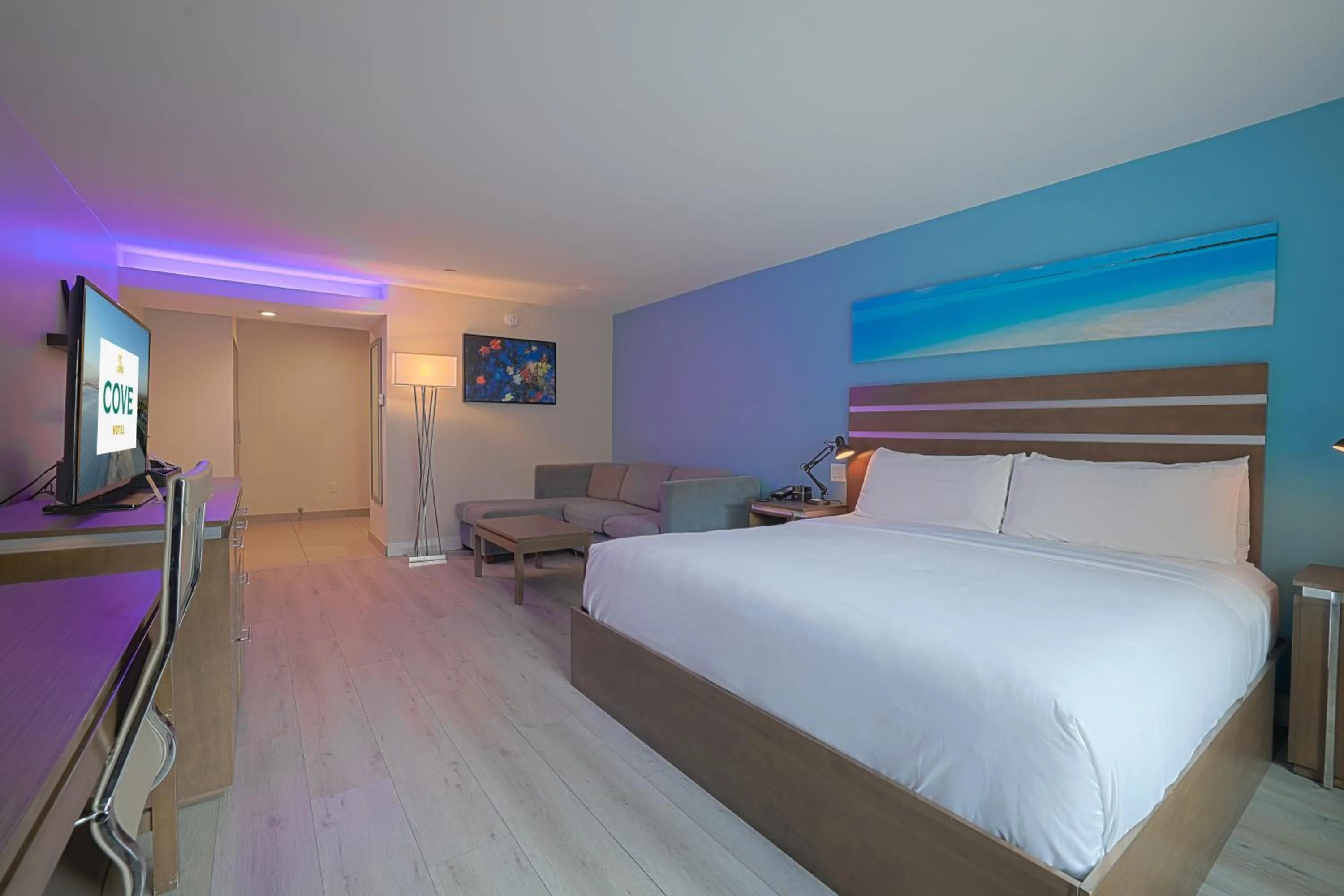 Deluxe Room, 1 King Bed with Sofa Bed, Non-Smoking in The Cove Hotel