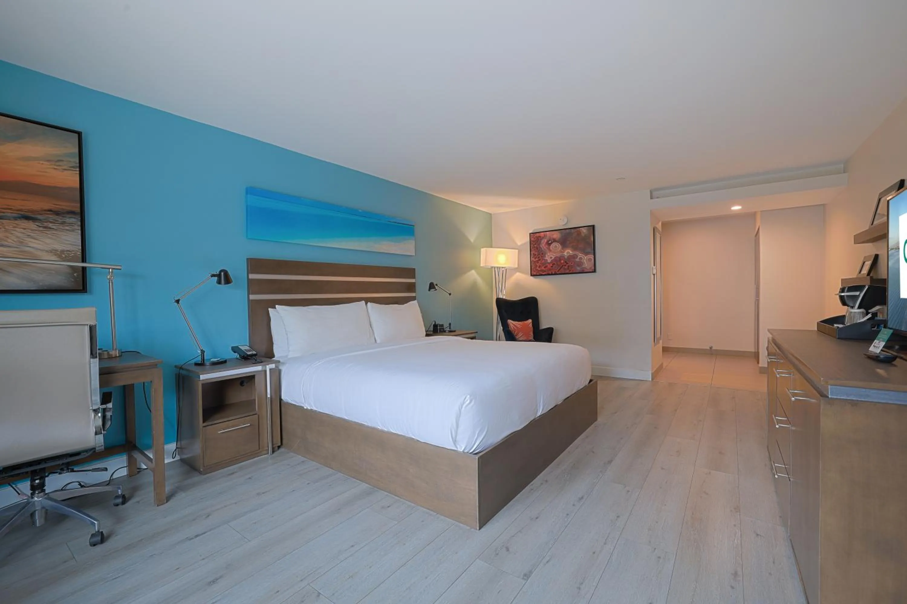 Standard Room, 1 King Bed, Patio, Non-Smoking in The Cove Hotel