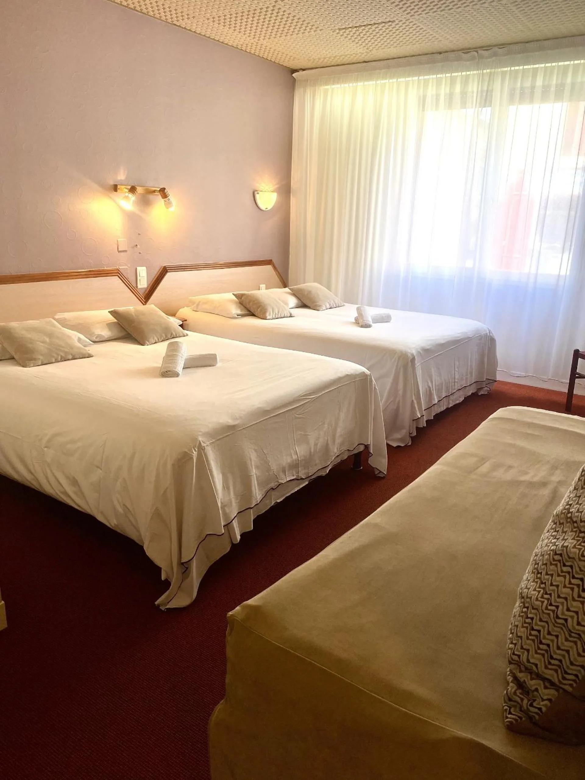 Quadruple Room in Logis Hôtel & Restaurant Le Cheval Blanc et Clovis