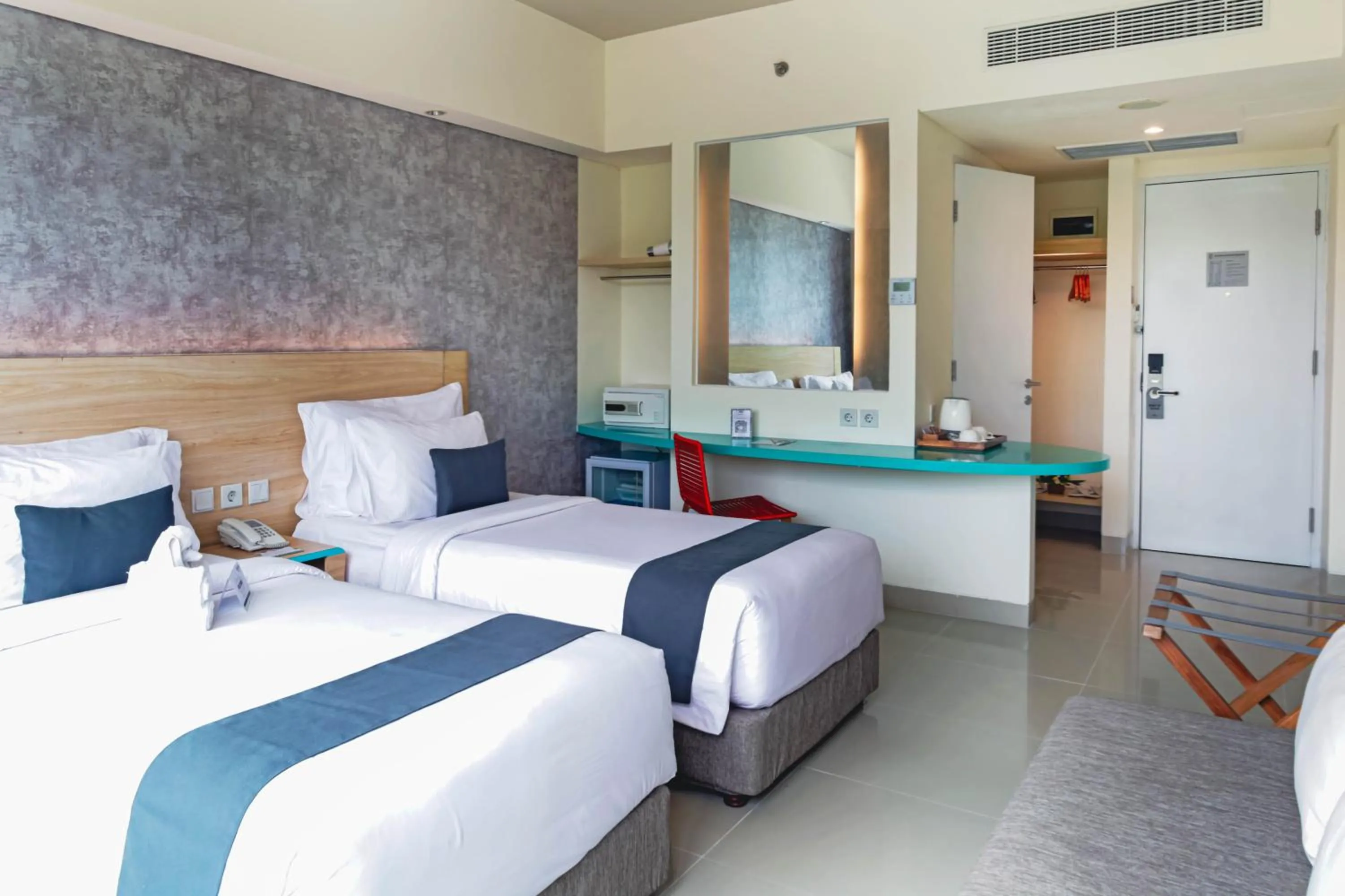 Deluxe Sea View Twin in IKOSHAROLD Resort Benoa