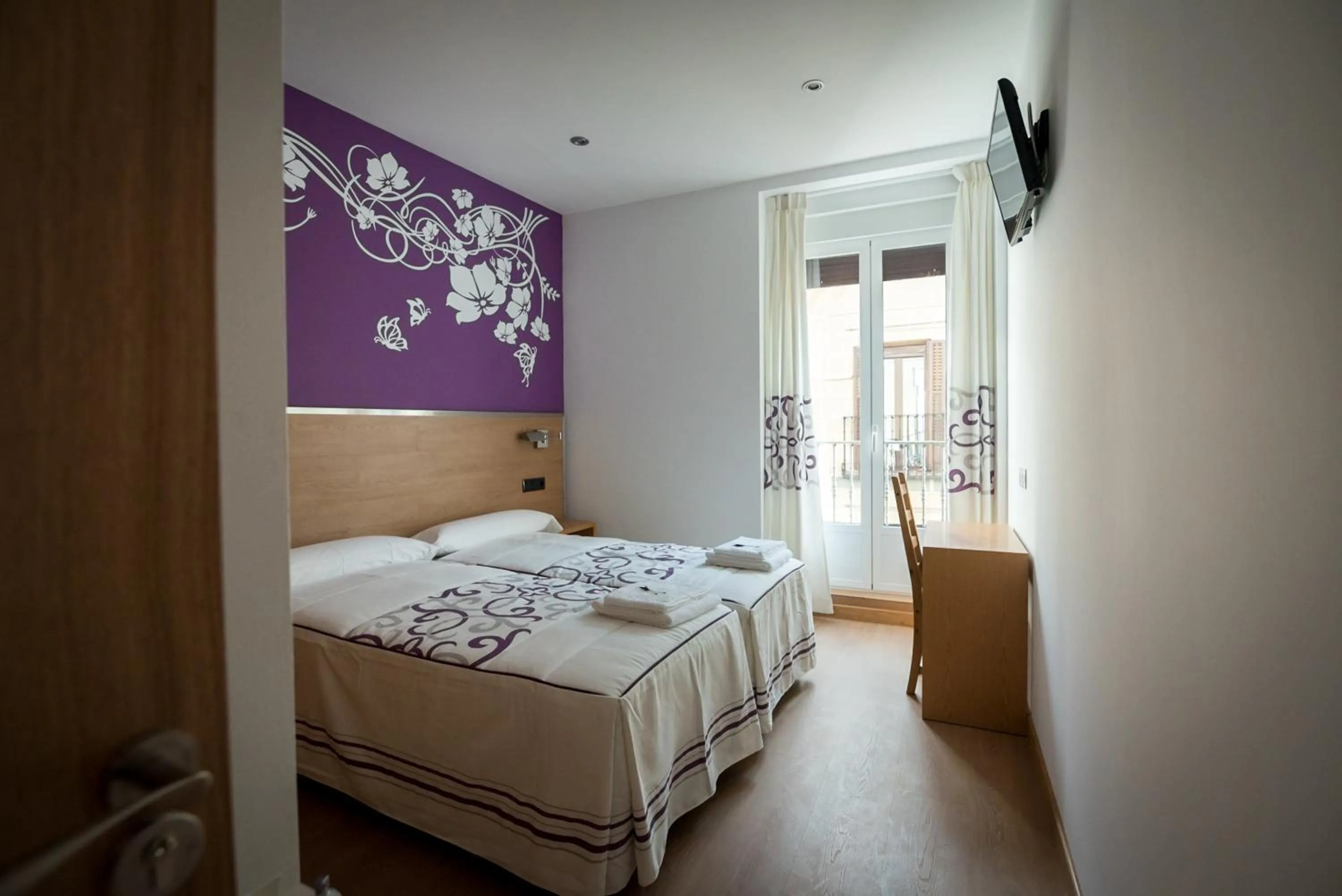 Twin Room in Hostal Carracedo