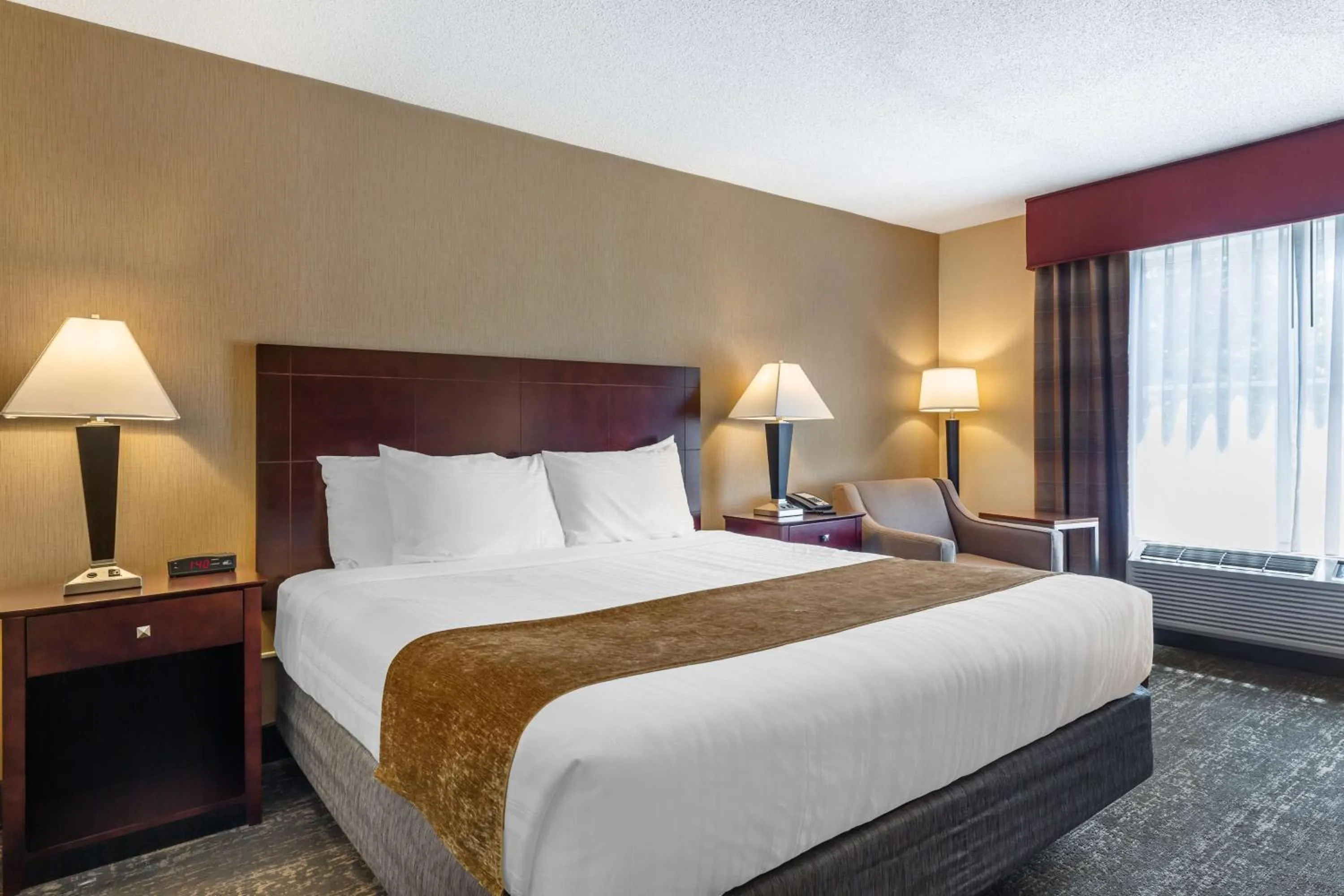 King Room - Non-Smoking in Best Western Braintree Inn