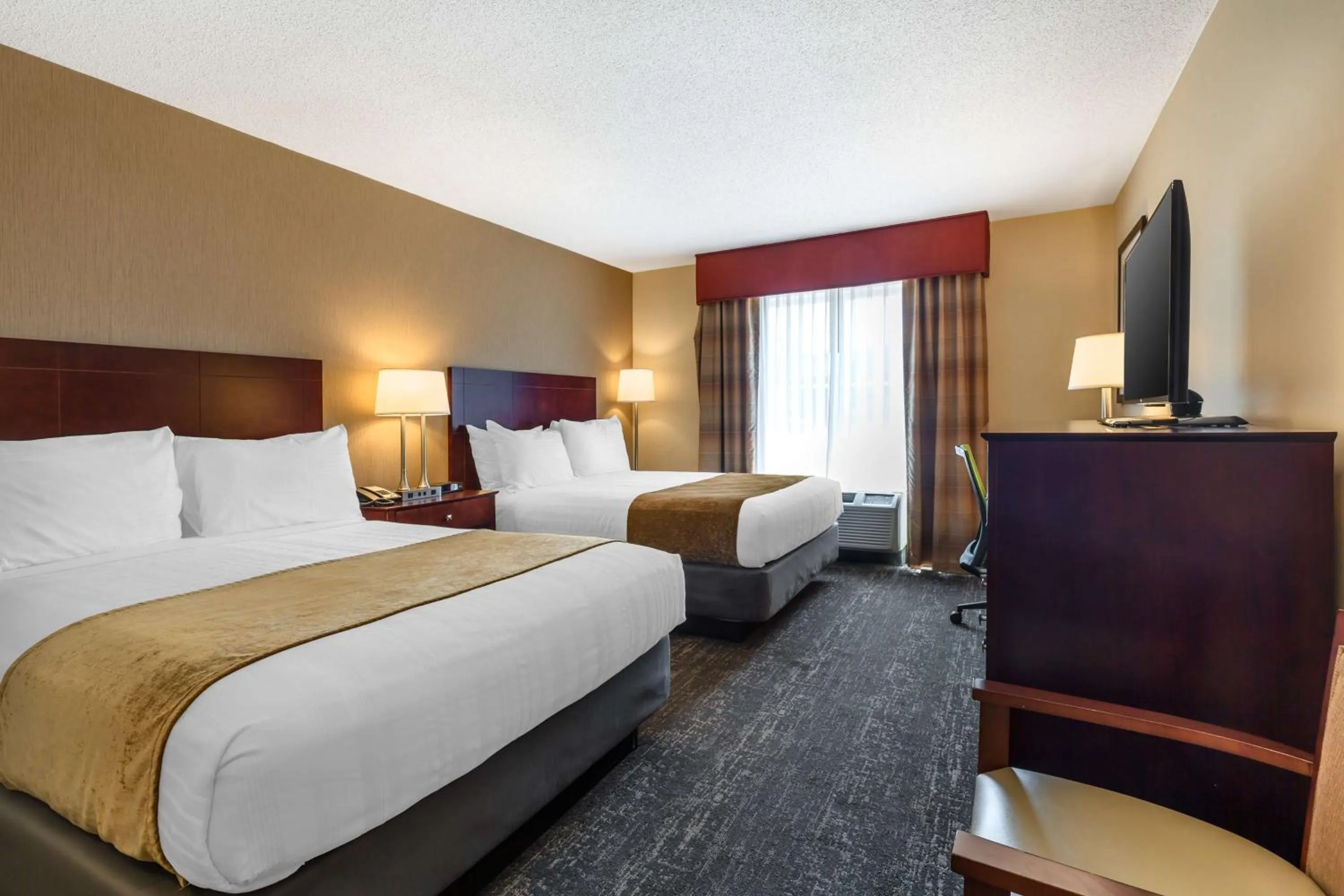 Queen Room with Two Queen Beds - Non-Smoking in Best Western Braintree Inn