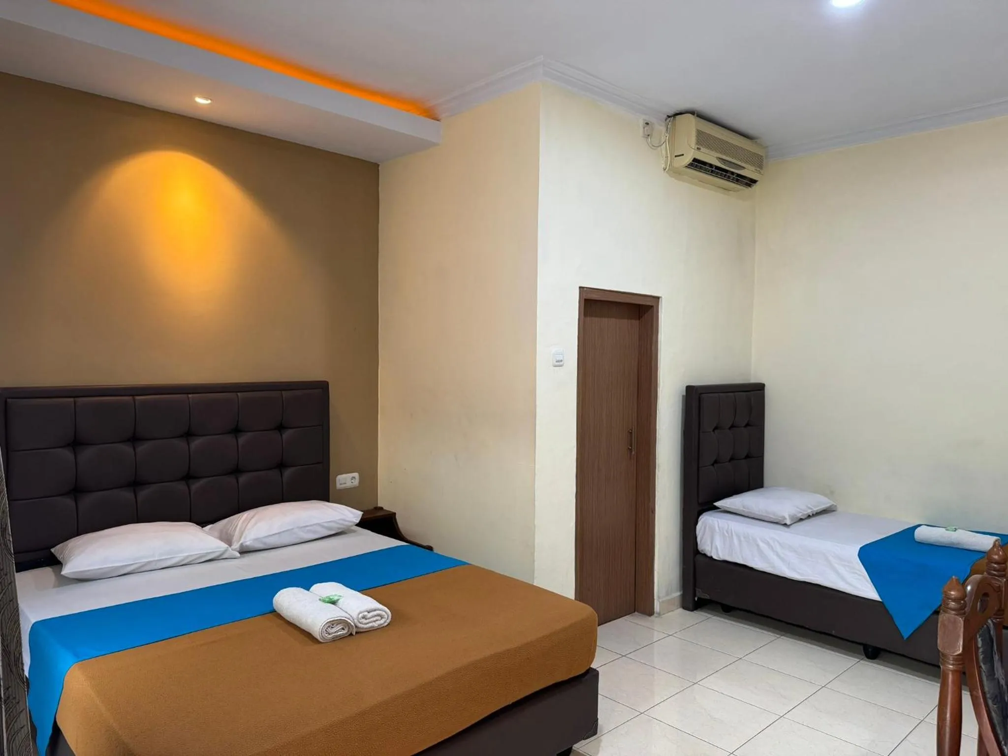 Deluxe Triple Room in Hotel Priangan