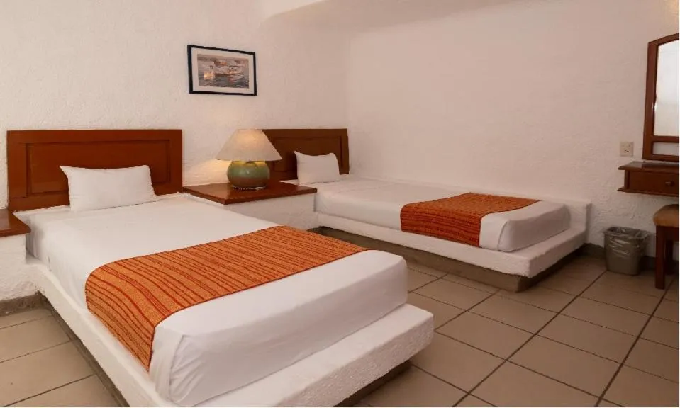 Twin Room - single occupancy in Vista Playa de Oro Manzanillo