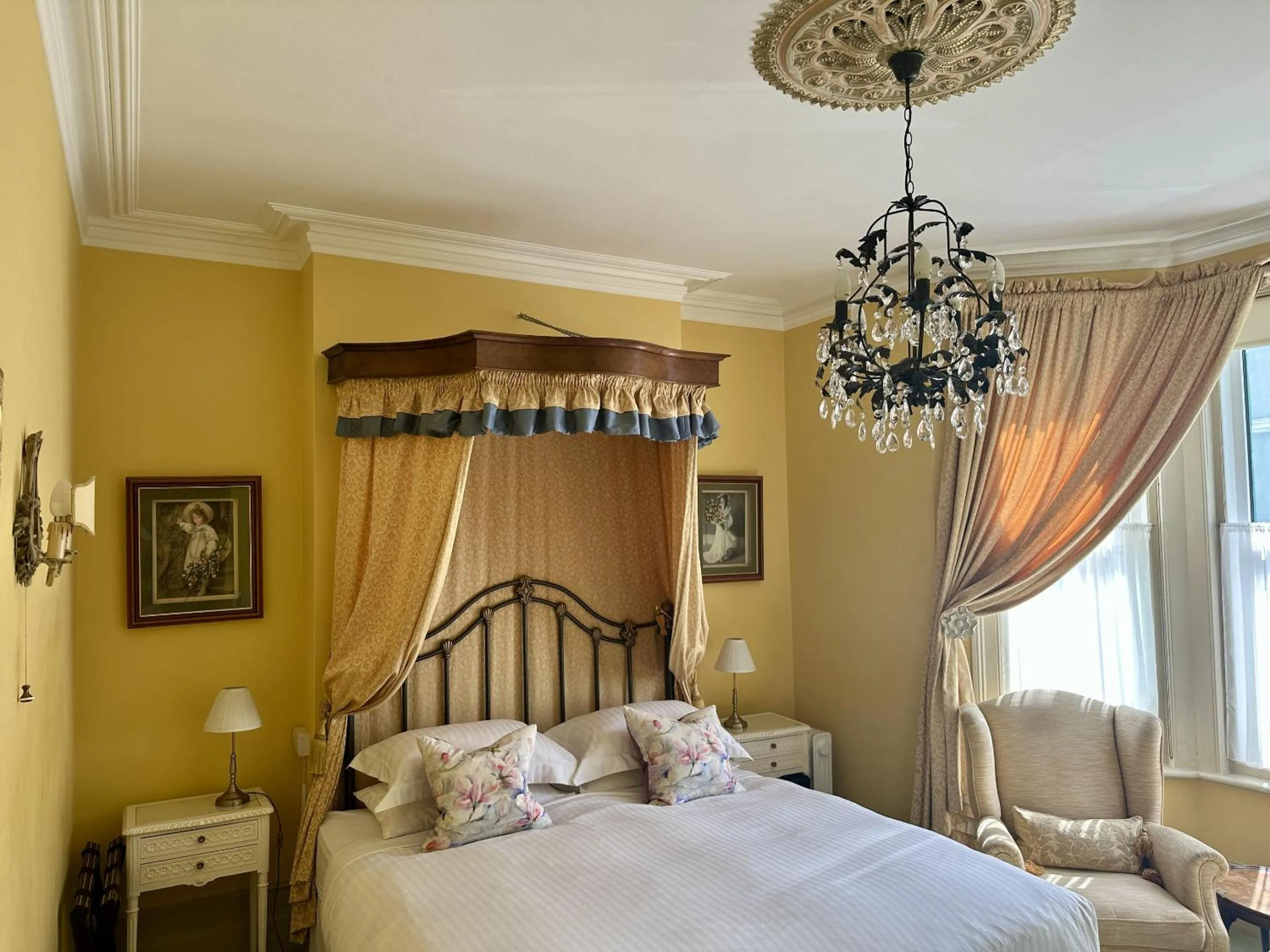King Room - single occupancy in Albert & Victoria Guest House