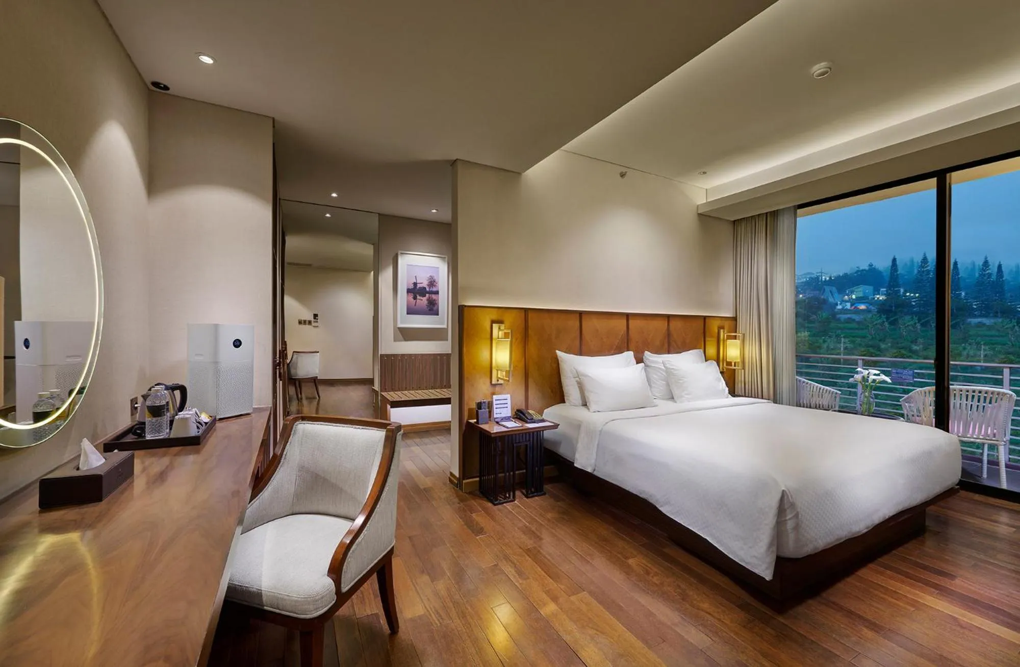 Premium King Room - single occupancy in Golden Tulip Holland Resort Batu