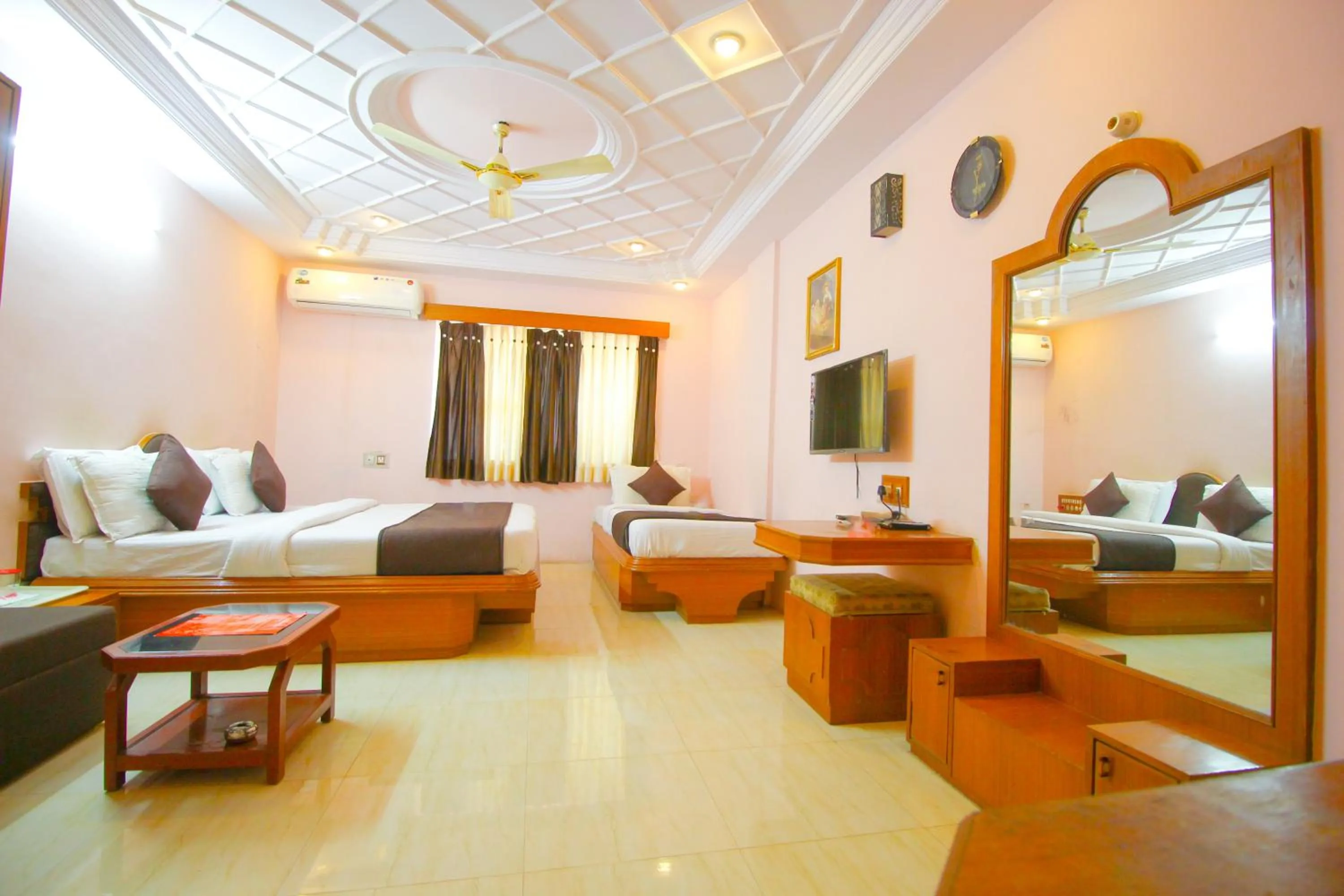 Luxury Triple Room - single occupancy in Hotel Upasana