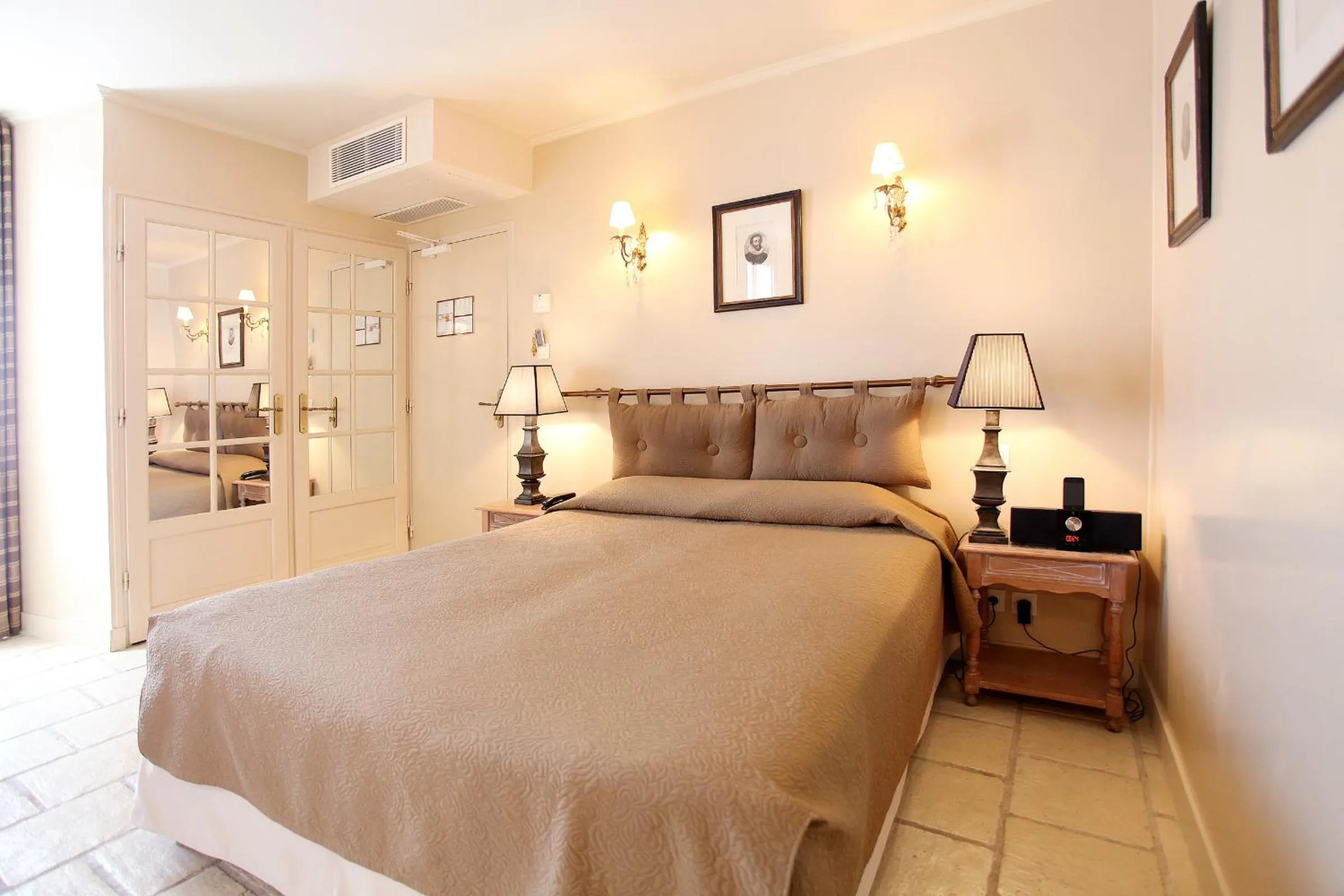 Quadruple Room in Hotel Albe Bastille