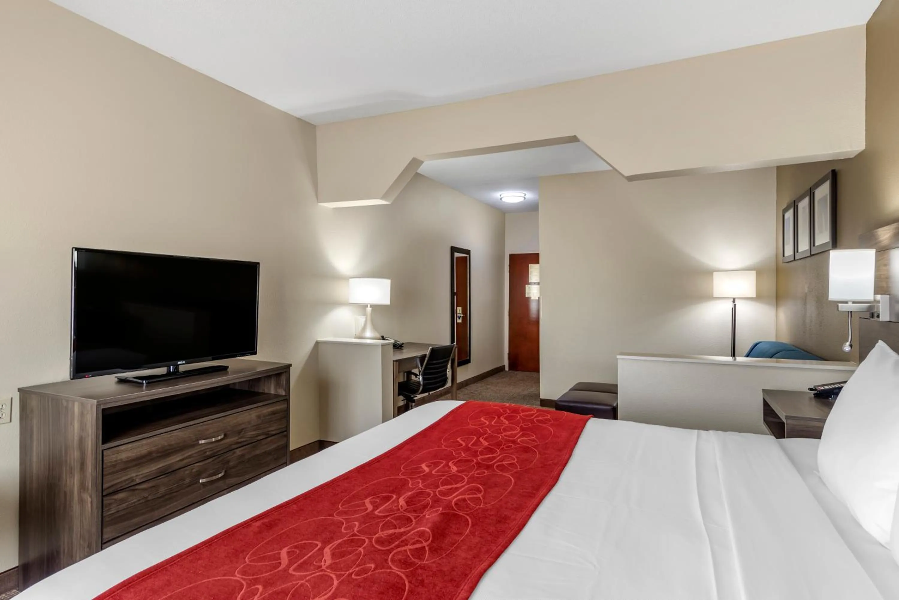 King Suite - Accessible/Non-Smoking in Comfort Suites near Robins Air Force Base