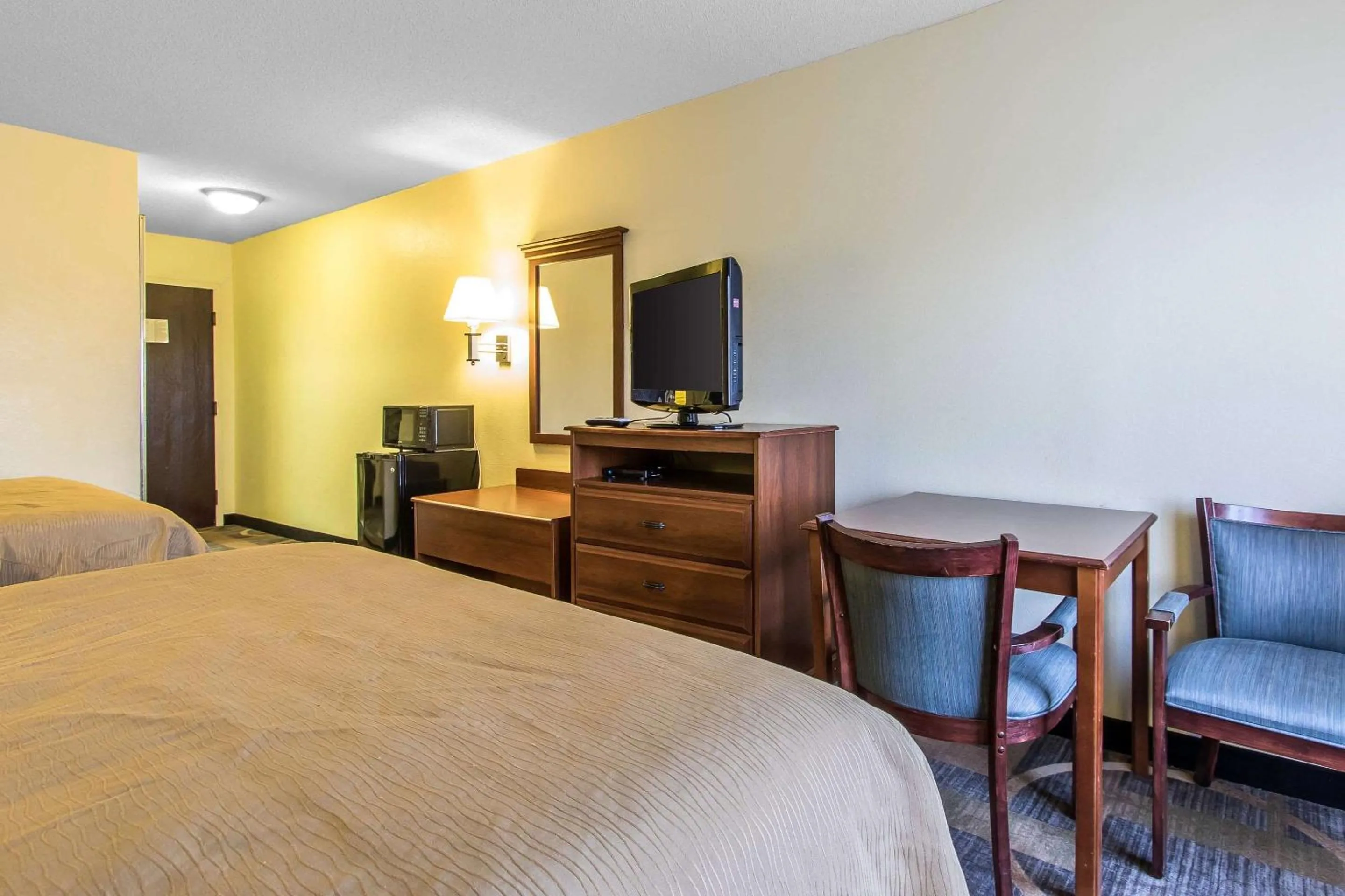 Queen Room with Two Queen Beds - Non-Smoking in Quality Inn & Suites Memphis East