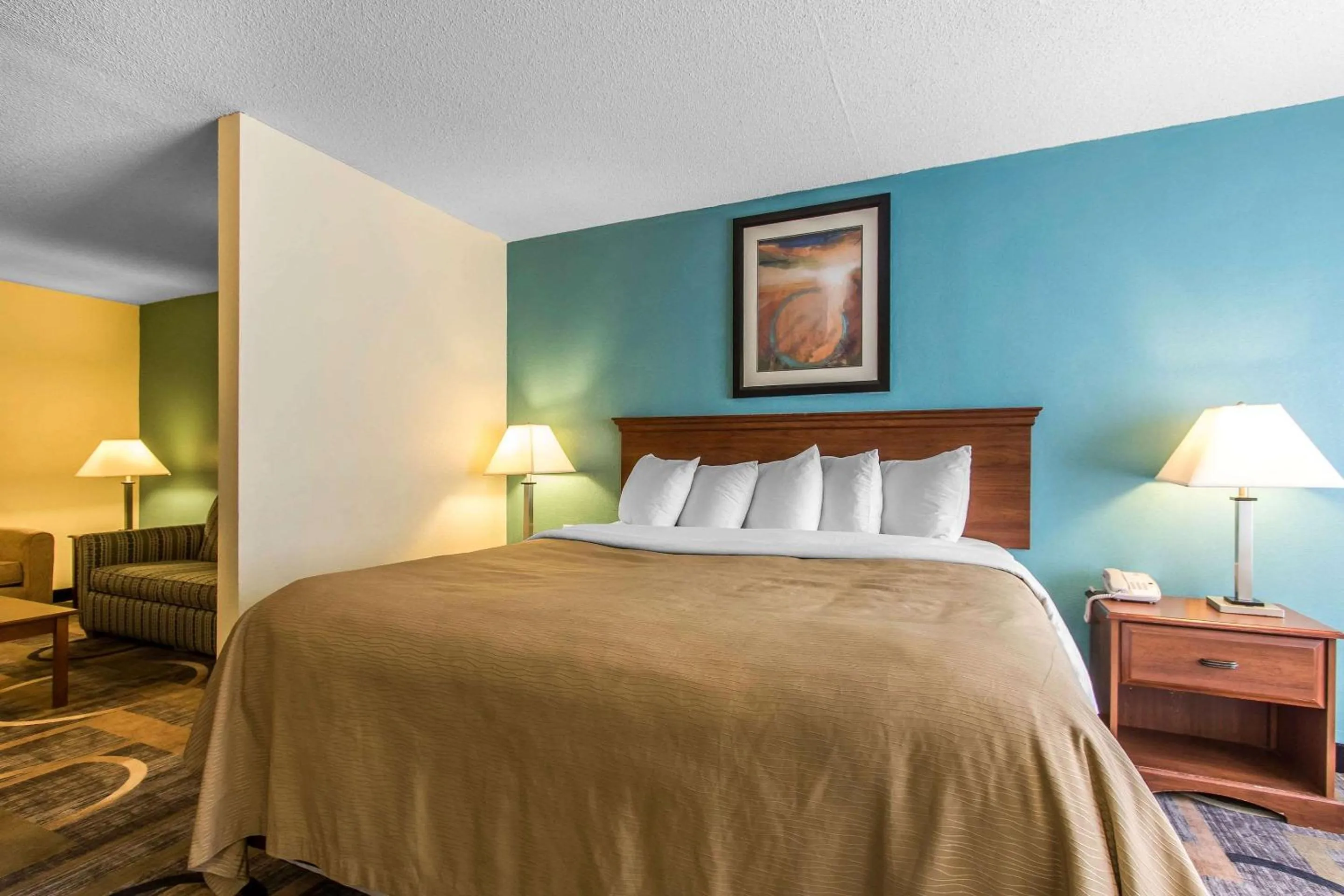 King Suite - Non-Smoking in Quality Inn & Suites Memphis East