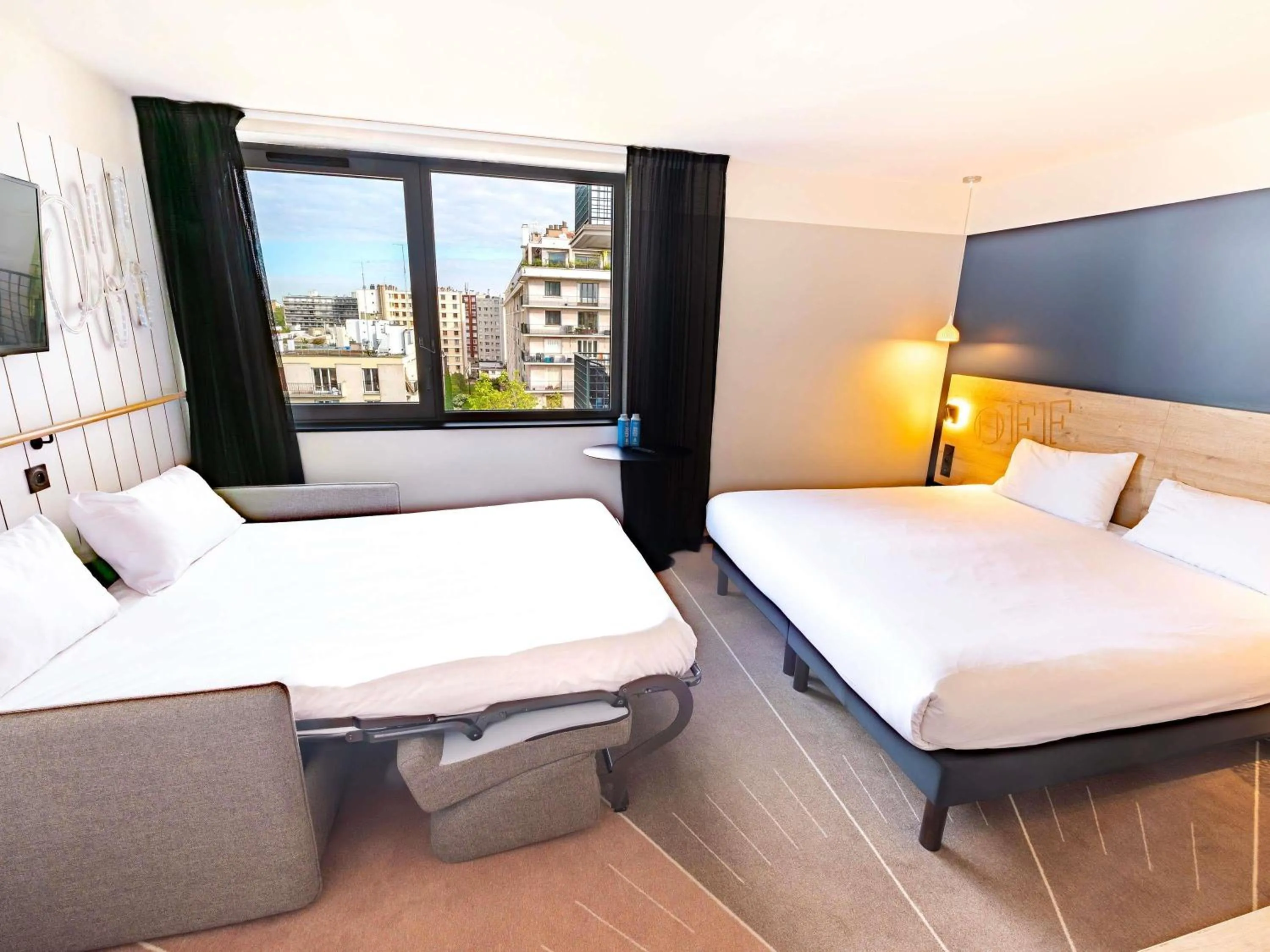 Standard Family Suite with One Double Bed and Sofa in ibis Styles Paris 16 Boulogne