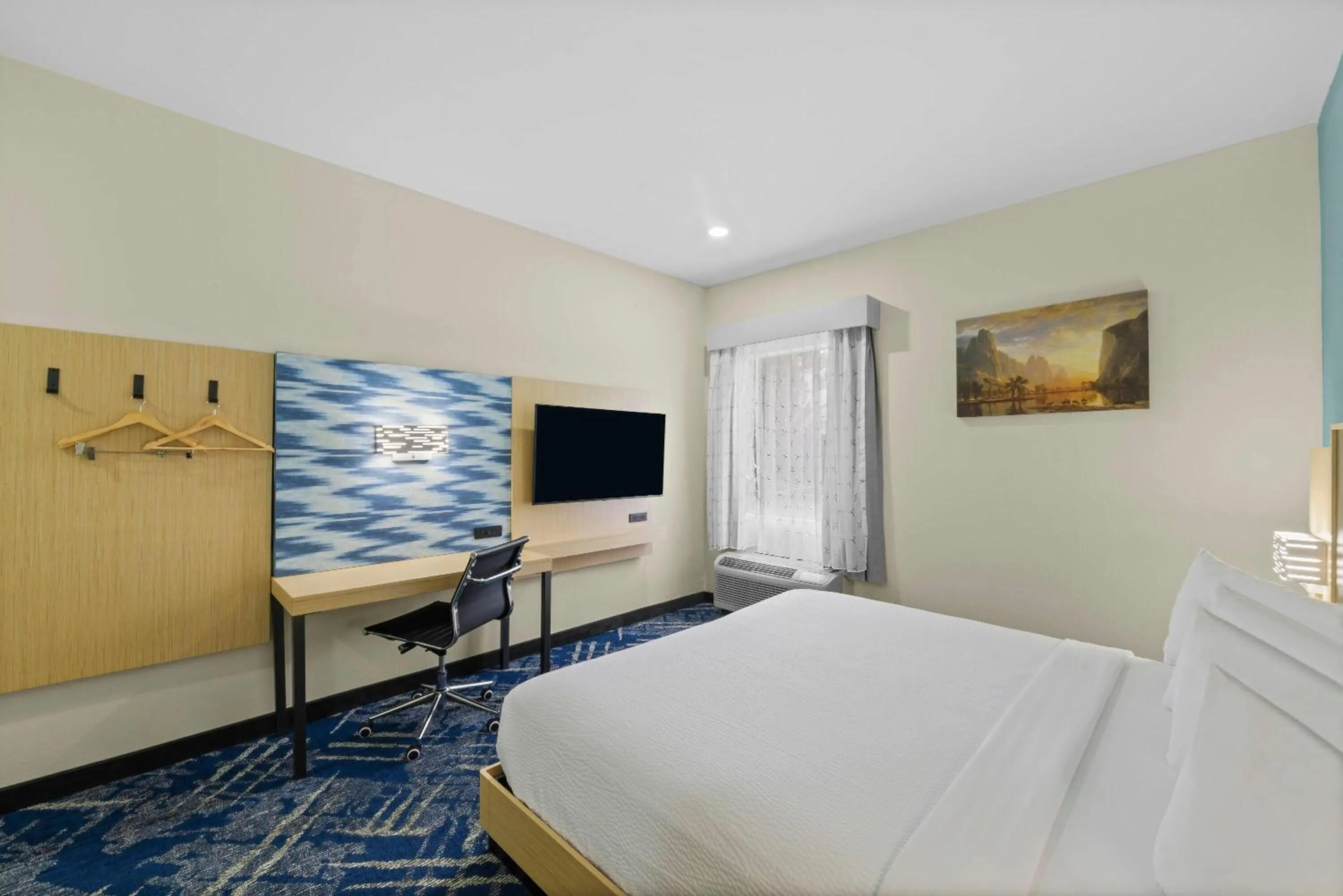 Deluxe King Room - Mobility Access/Non-Smoking in Baymont by Wyndham Grovetown Augusta