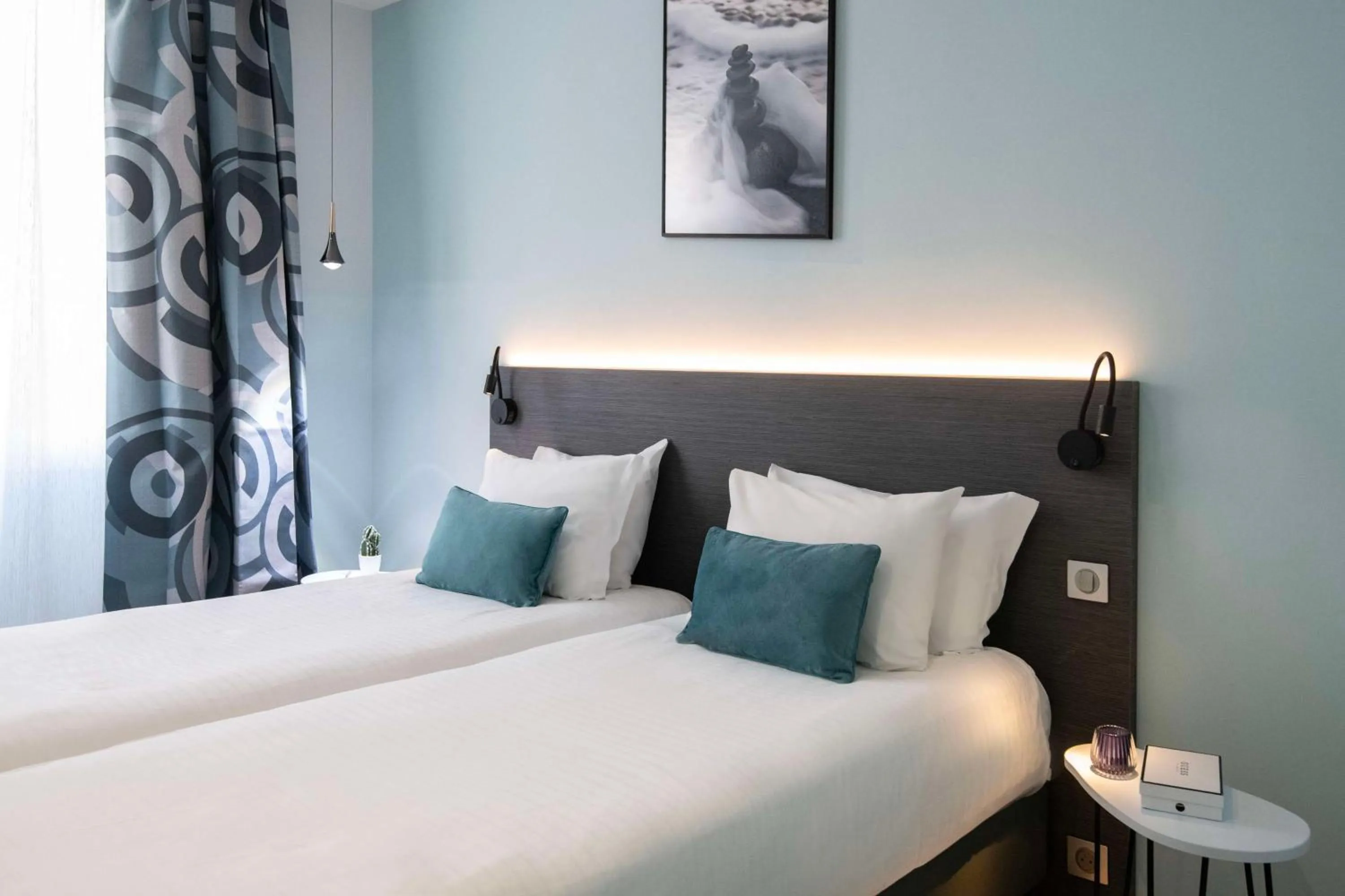 Deluxe Twin Room in Best Western Alba