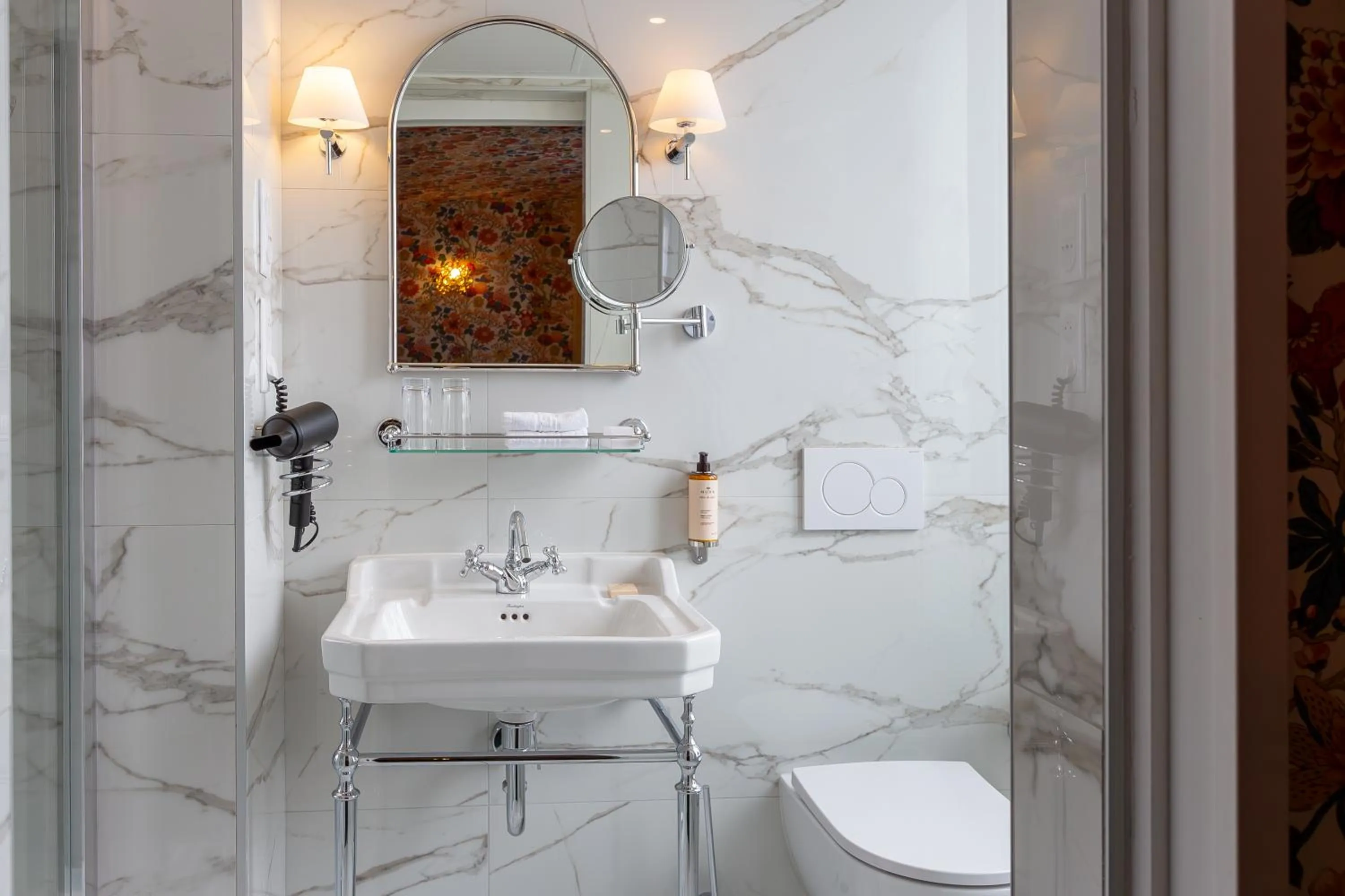 Two Adjacent Double Rooms  in Hôtel Gabriel Paris