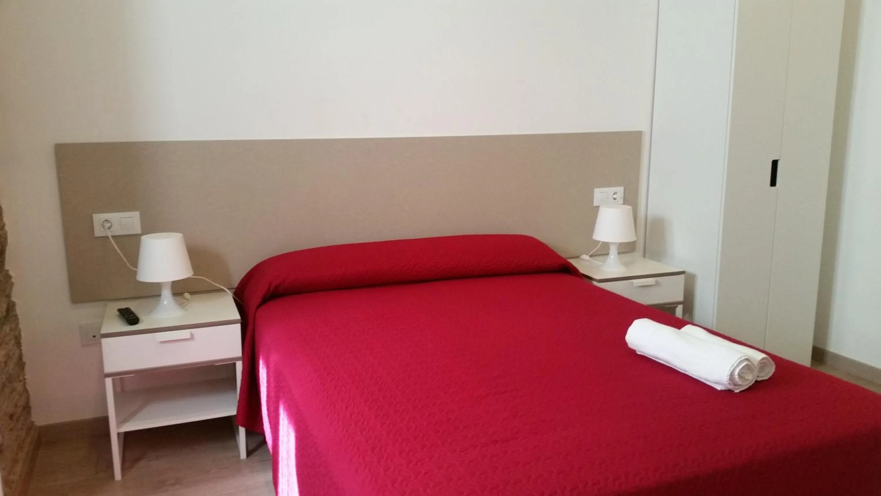 Double Room - single occupancy in Pensión Domus Gallery