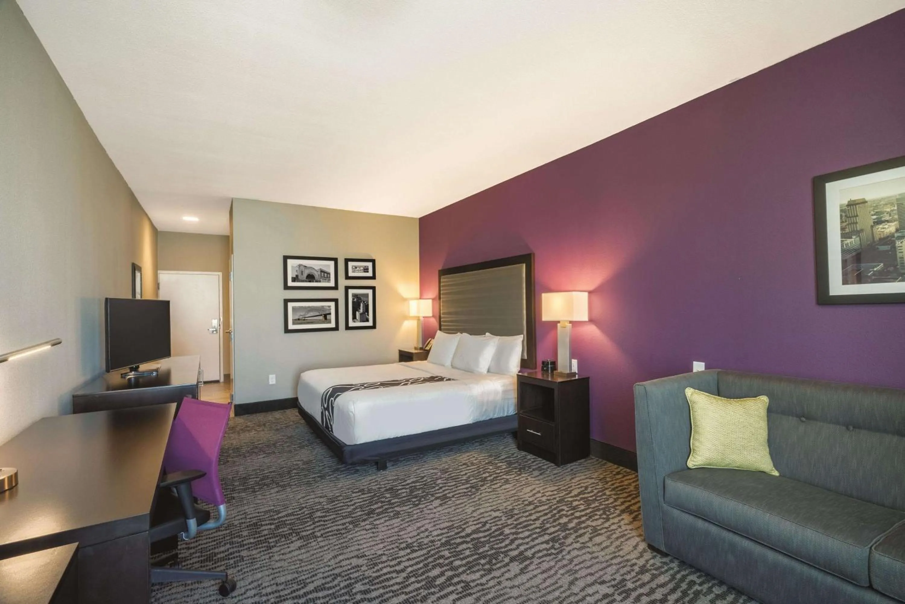 Deluxe King Room - Mobility Access/Non-Smoking in La Quinta by Wyndham Memphis Downtown