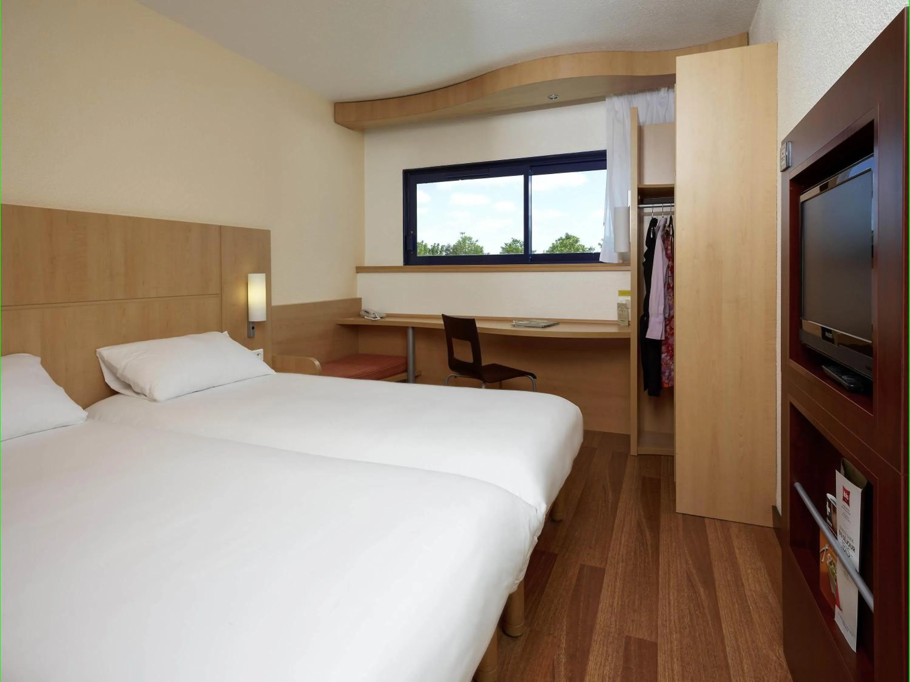 Standard Room with 2 Single Beds in ibis Poitiers Site du Futuroscope