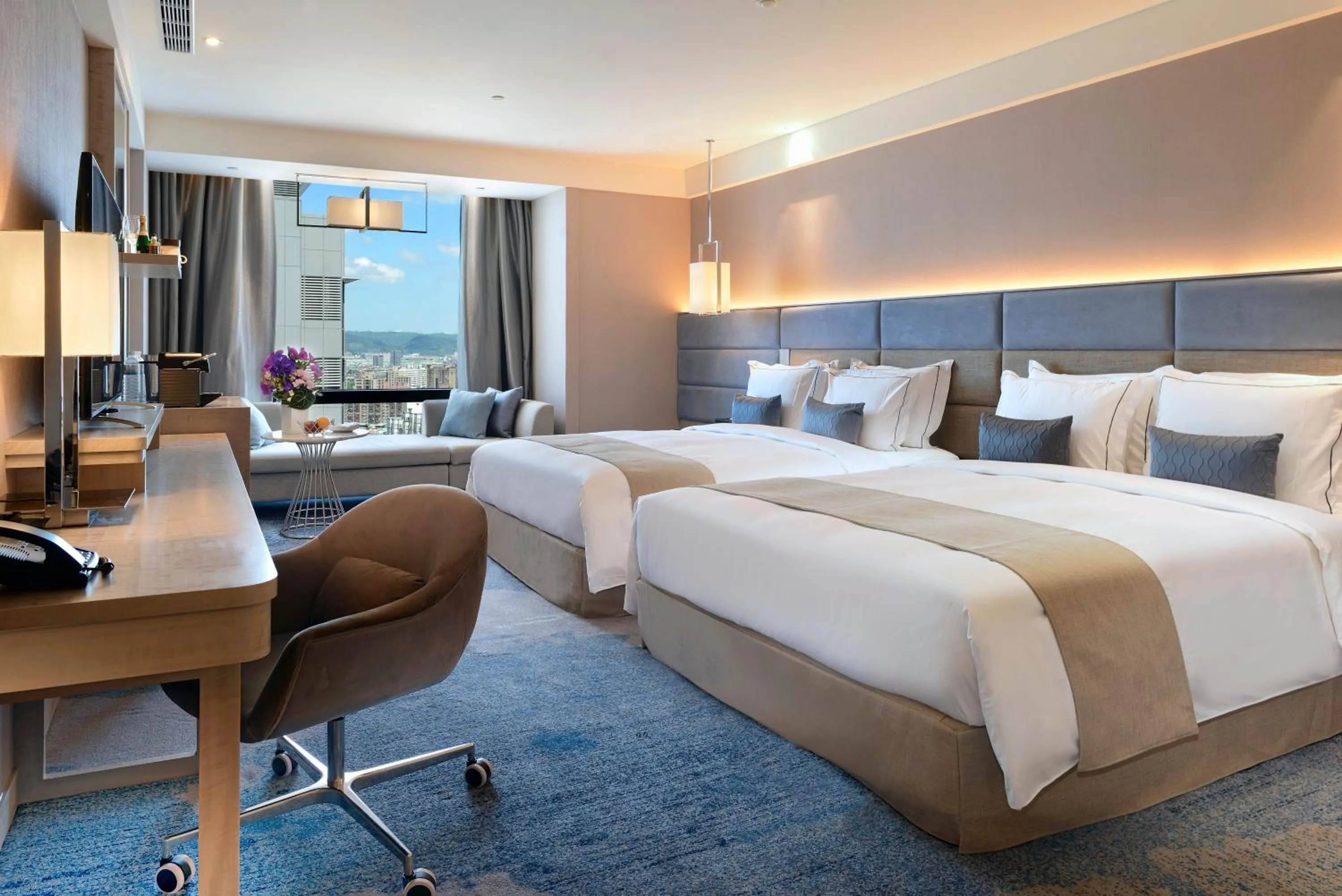 Superior Quadruple Room in Caesar Park Hotel Banqiao