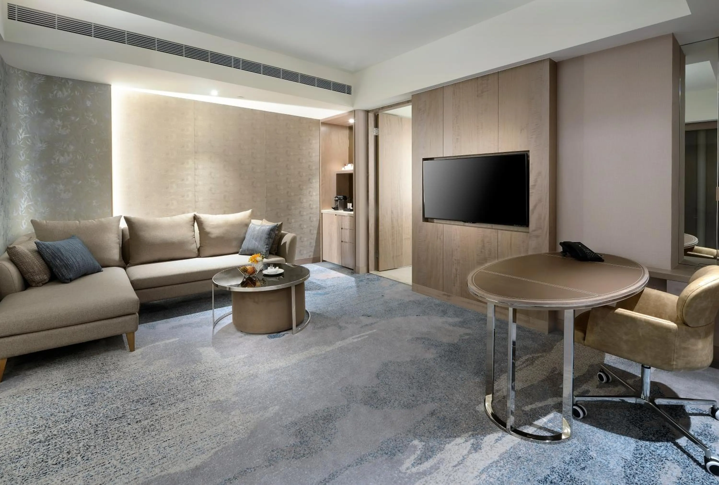 Superior Suite in Caesar Park Hotel Banqiao