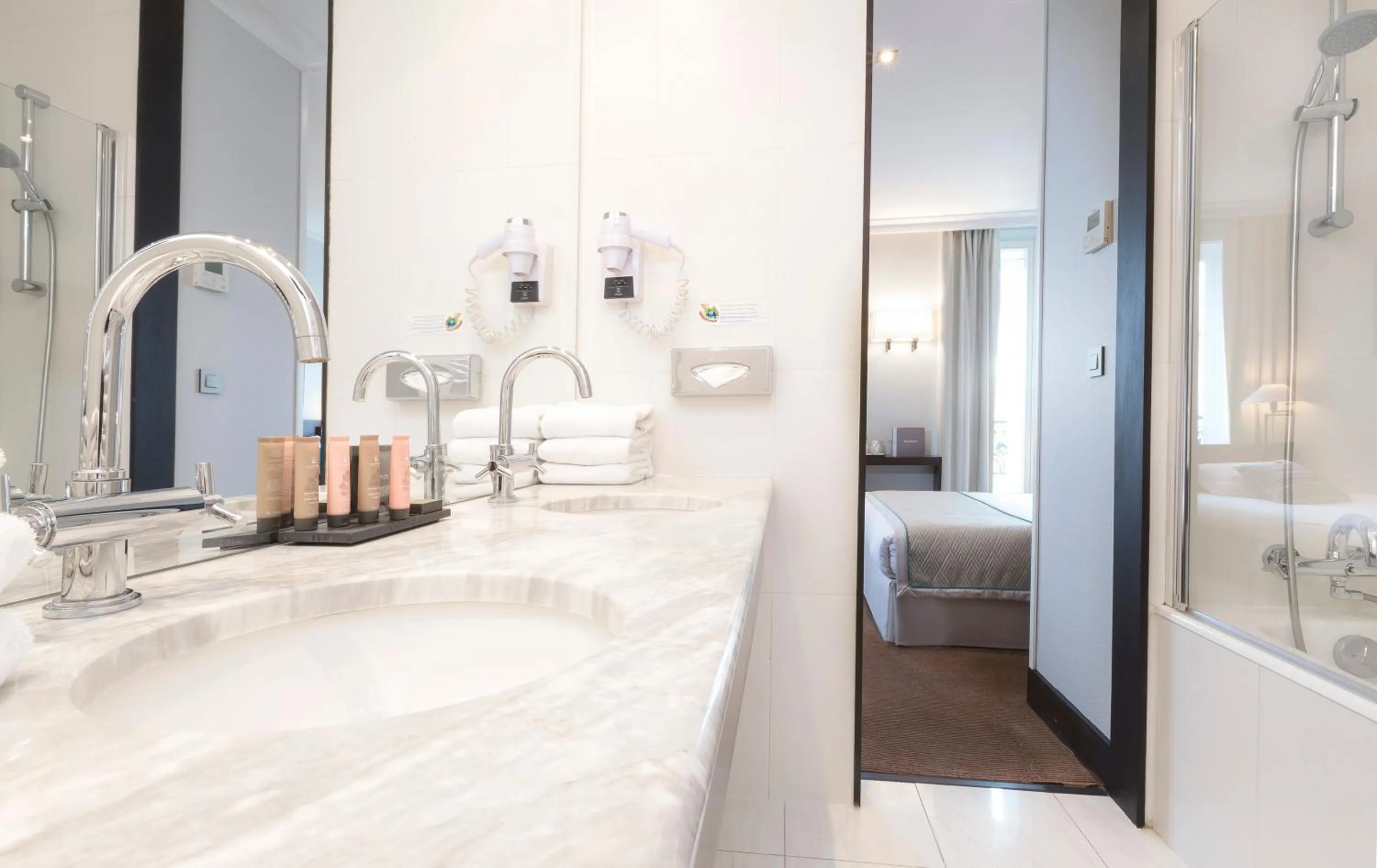 Deluxe Double Room in Montfleuri