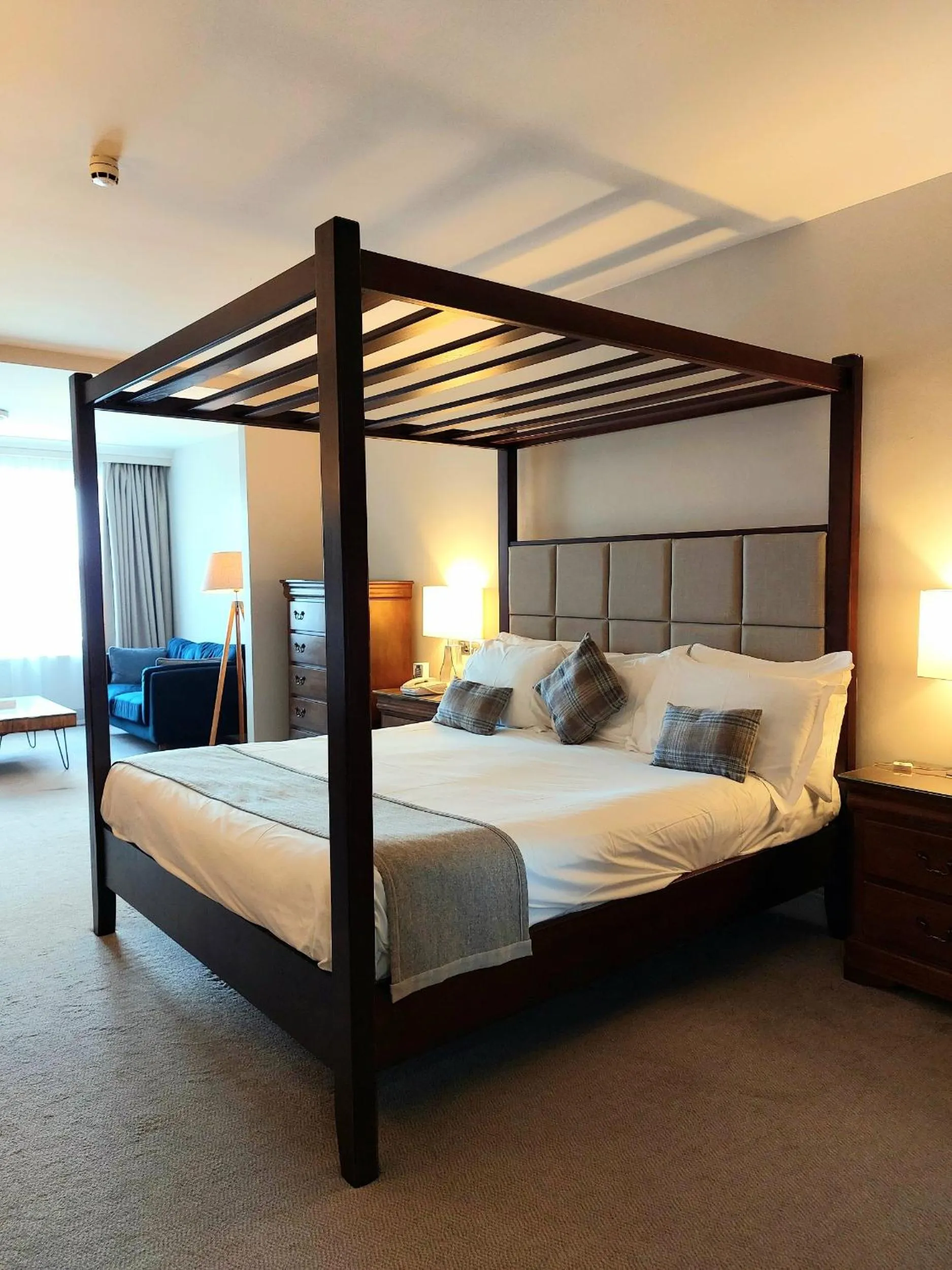 King Suite in Menlo Park Hotel