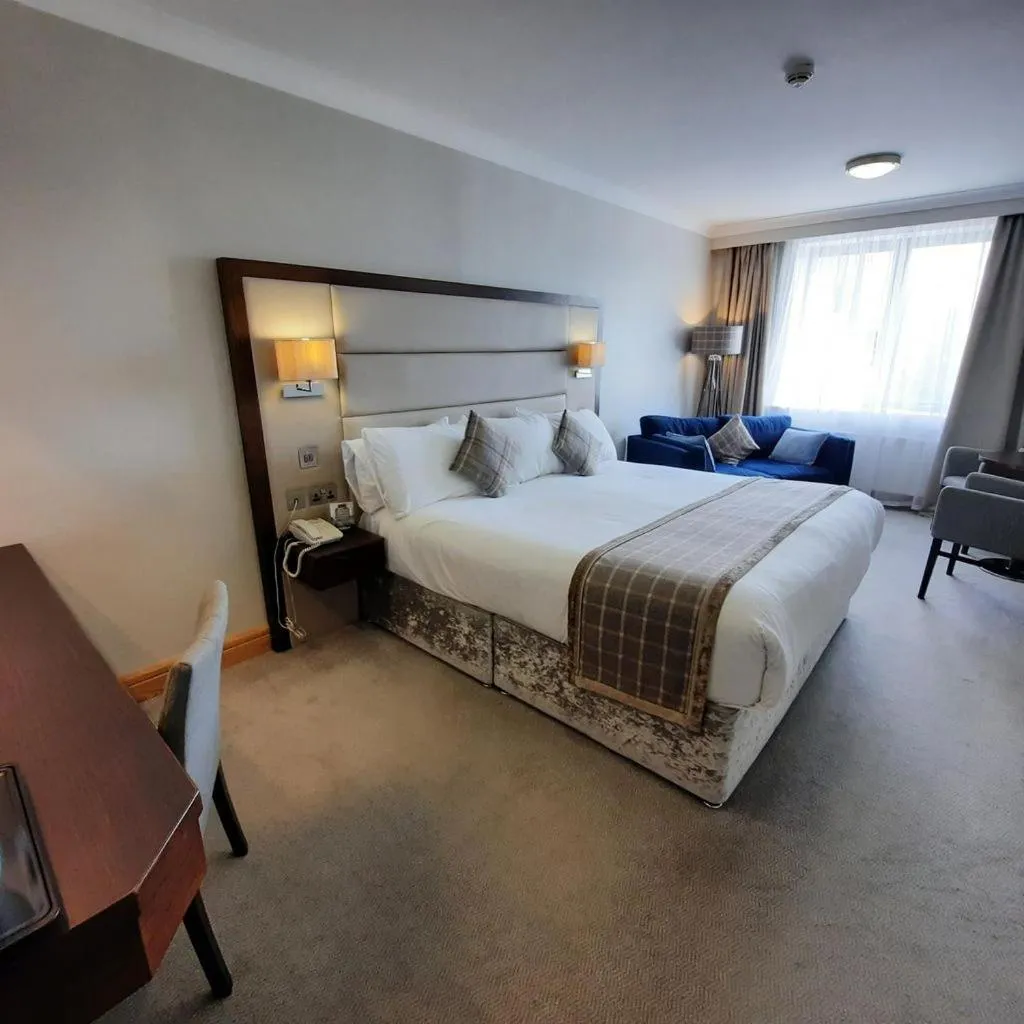 Junior Suite in Menlo Park Hotel