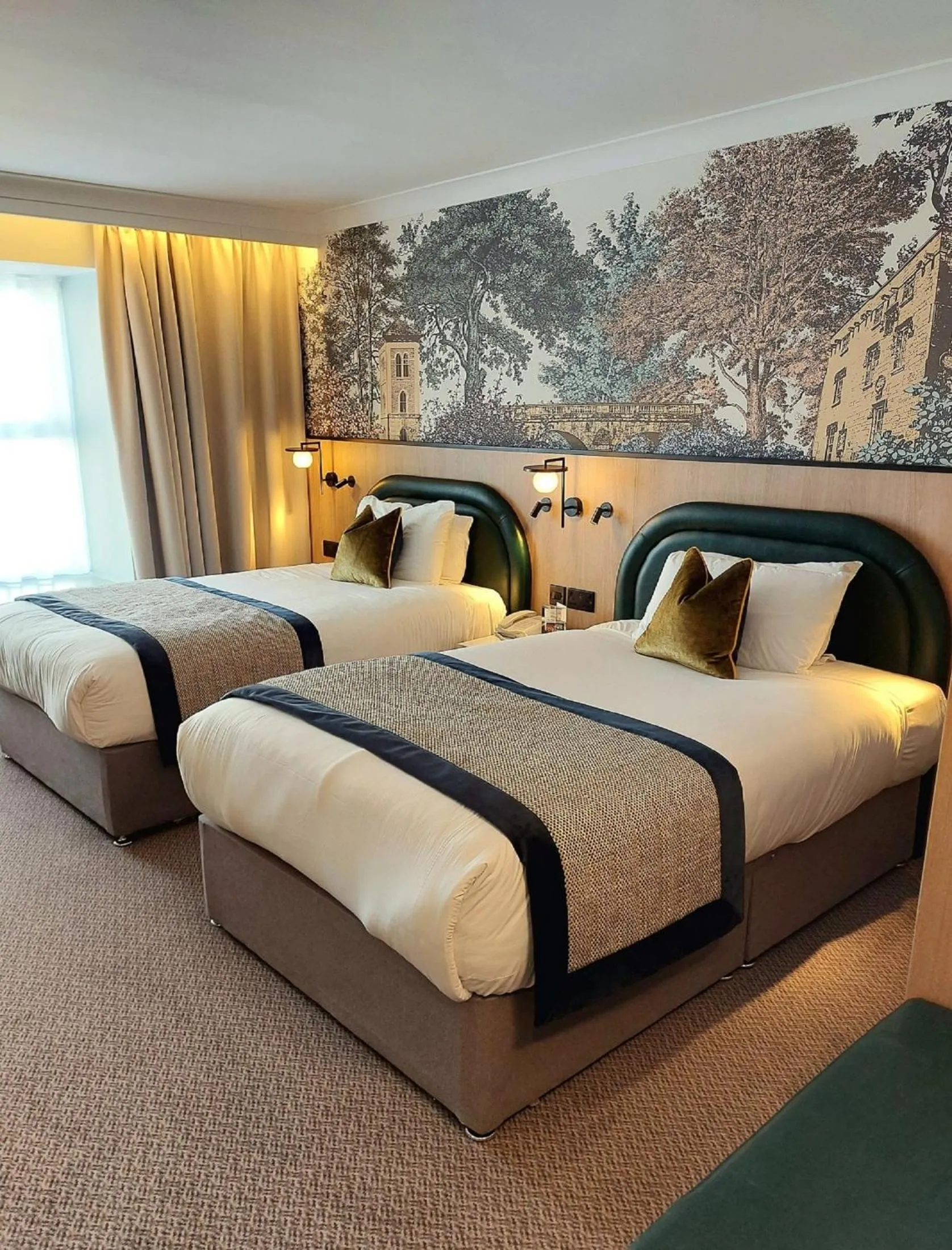 Signature Twin Room in Menlo Park Hotel