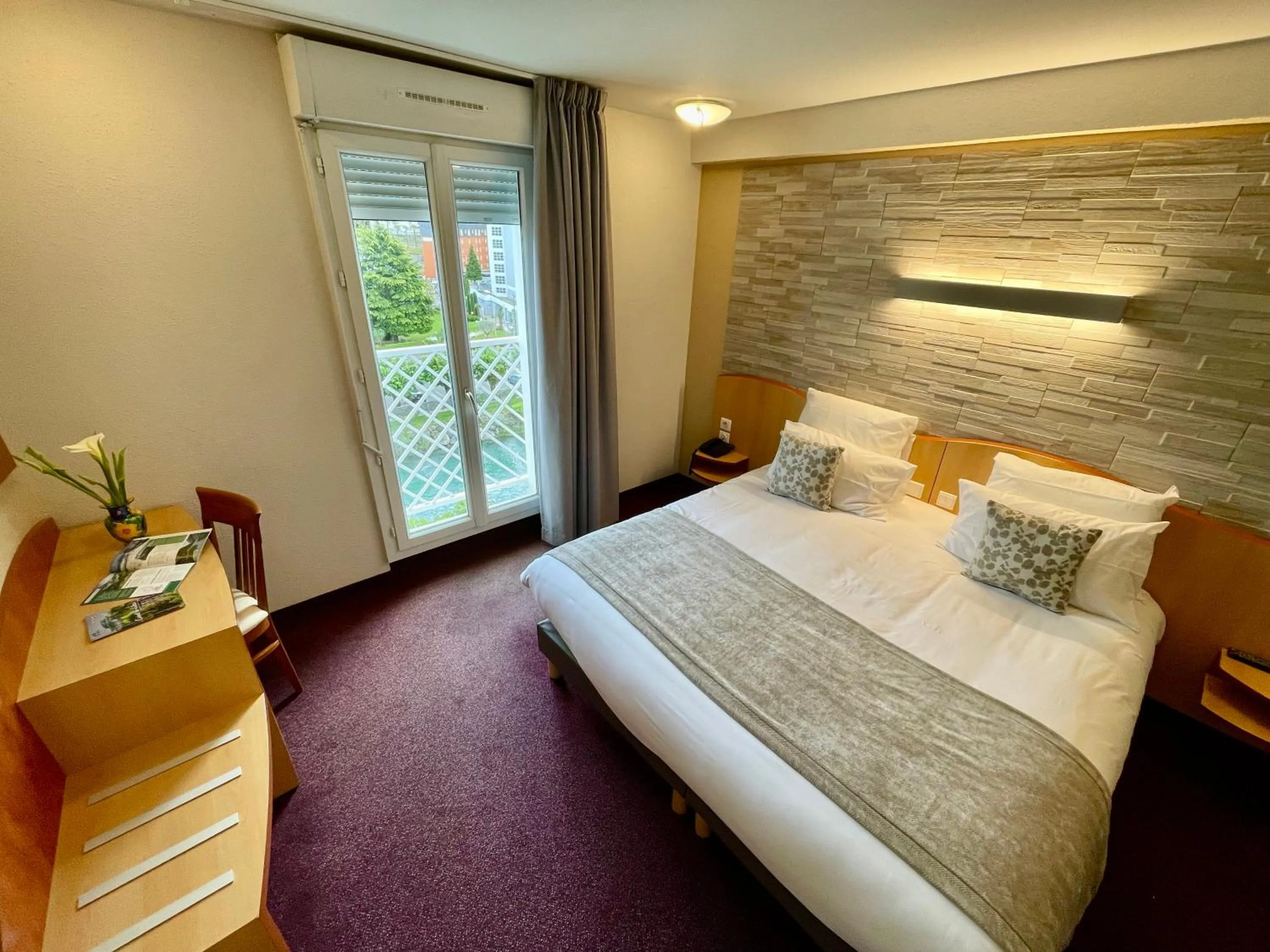 King Room with Mountain View in Hôtel Saint Georges