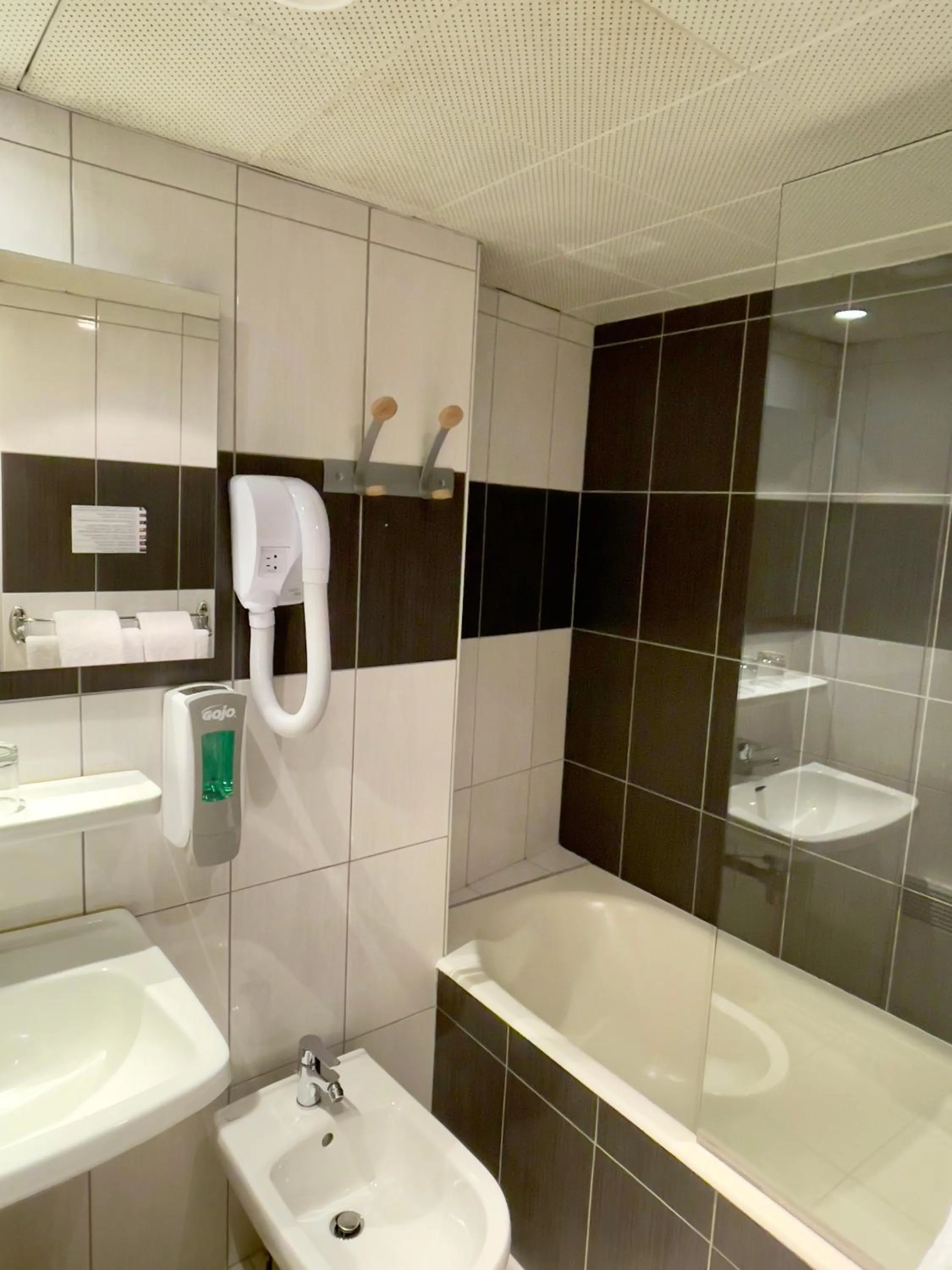 Single Room in Hôtel Saint Georges