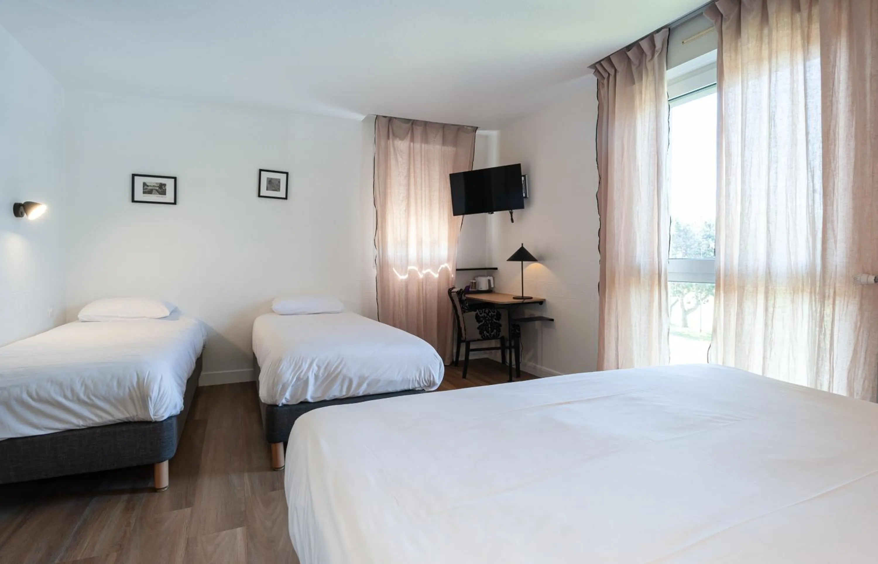 1 Double Bed 2 Single Beds in Kyriad Nuits Saint Georges Dijon Sud