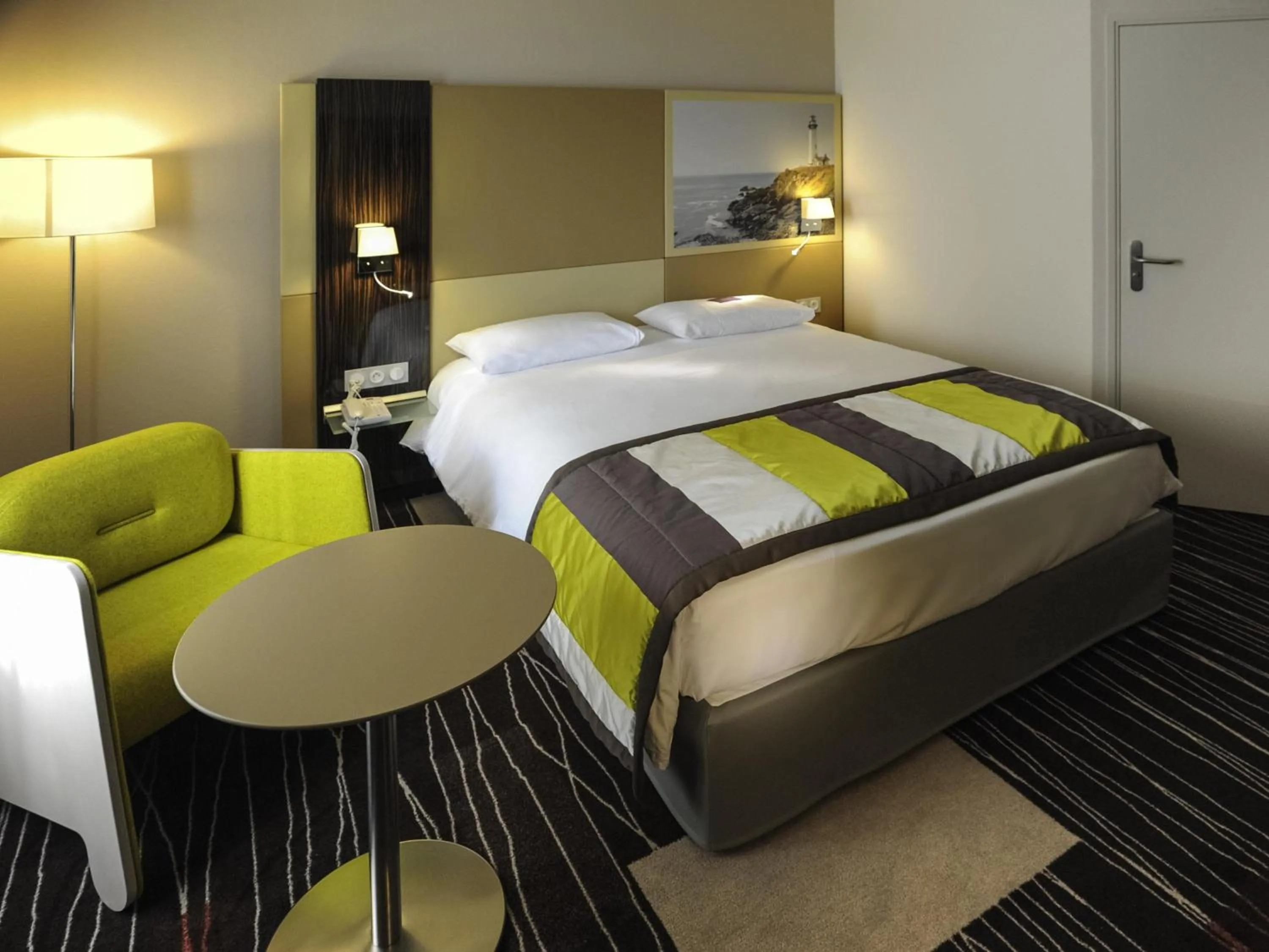 Classic Room with Double Bed in Mercure Granville Le Grand Large