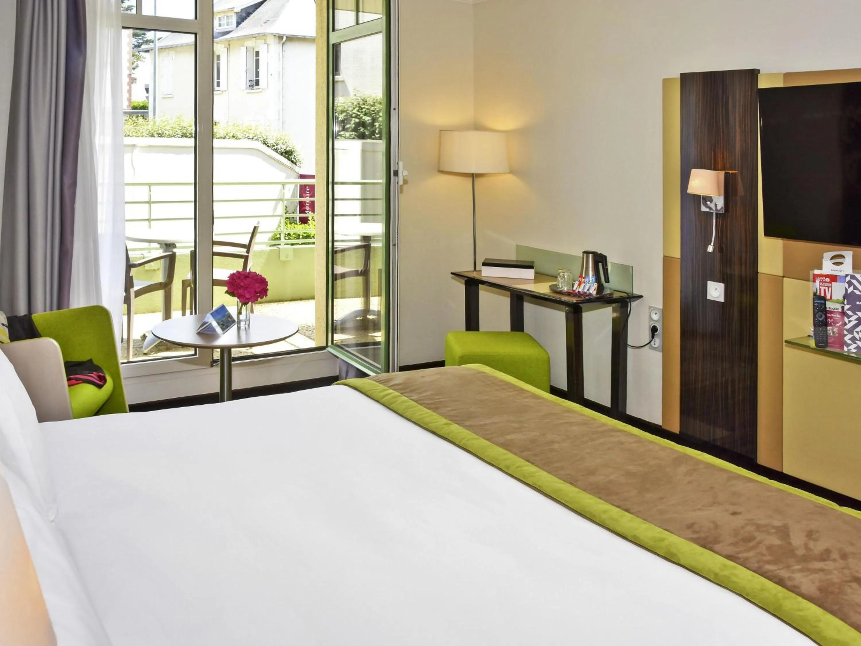Standard Double Room with Balcony in Mercure Granville Le Grand Large