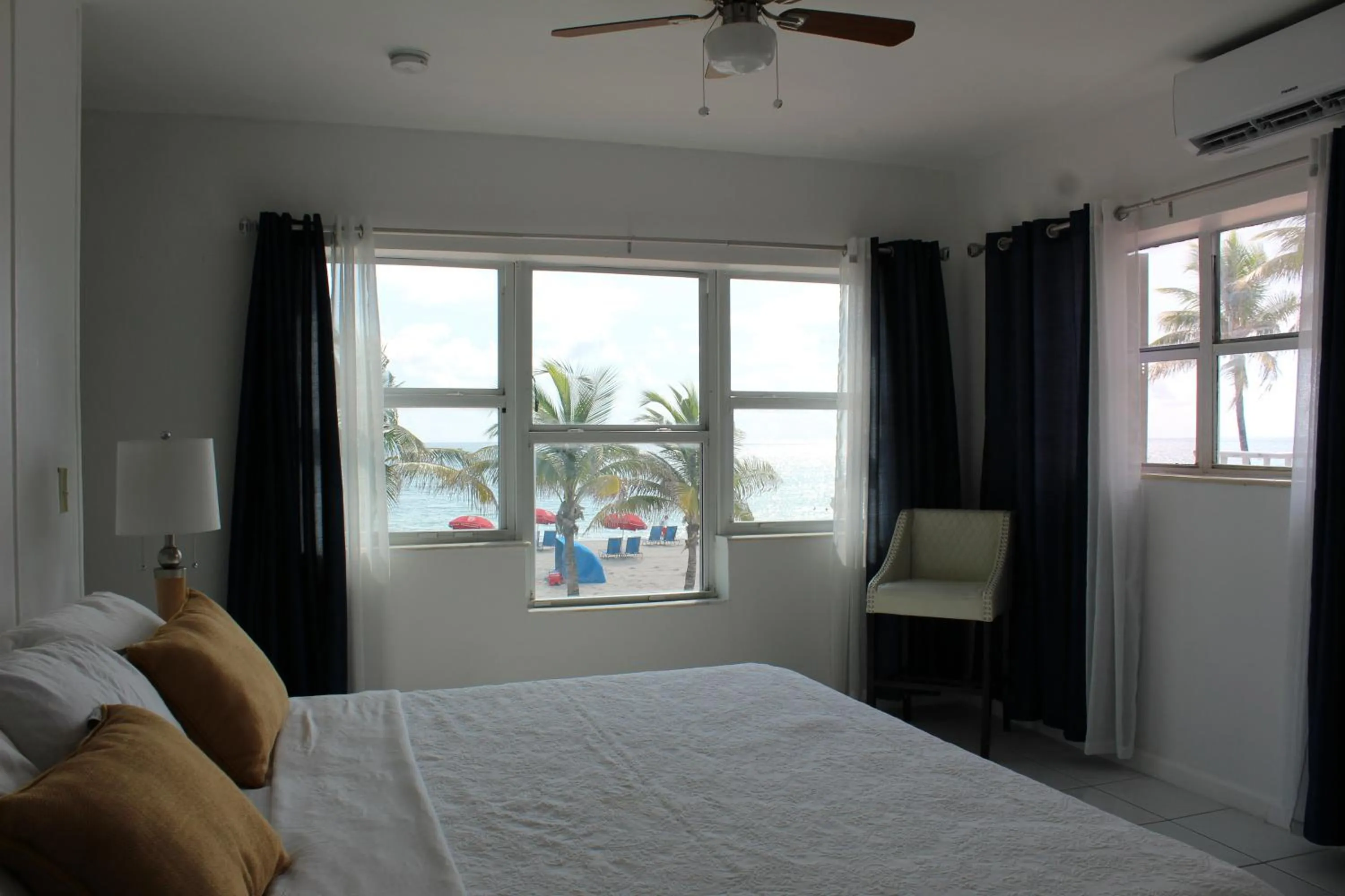King Room with Sea View in Golden Sand Oceanfront