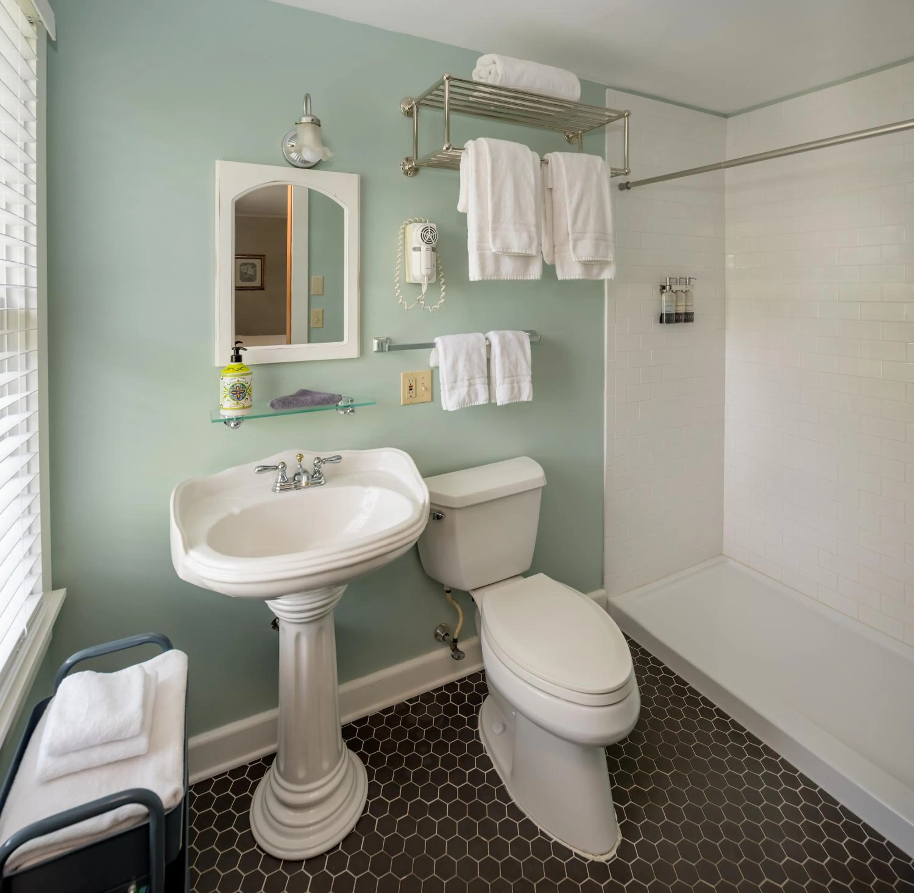 Deluxe Queen Room with Garden View in The Craignair Inn & Causeway Restaurant