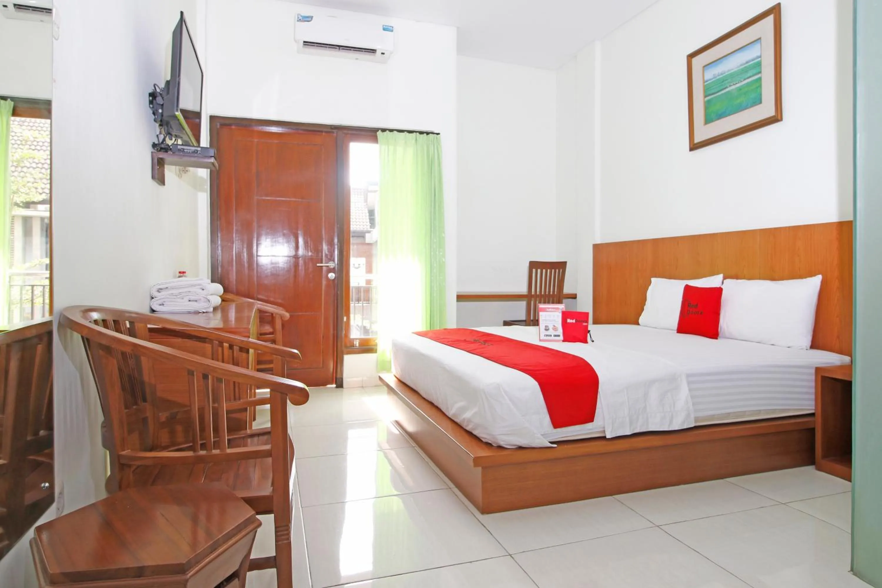 RedDoorz Double Room in RedDoorz @ Turangga Sari