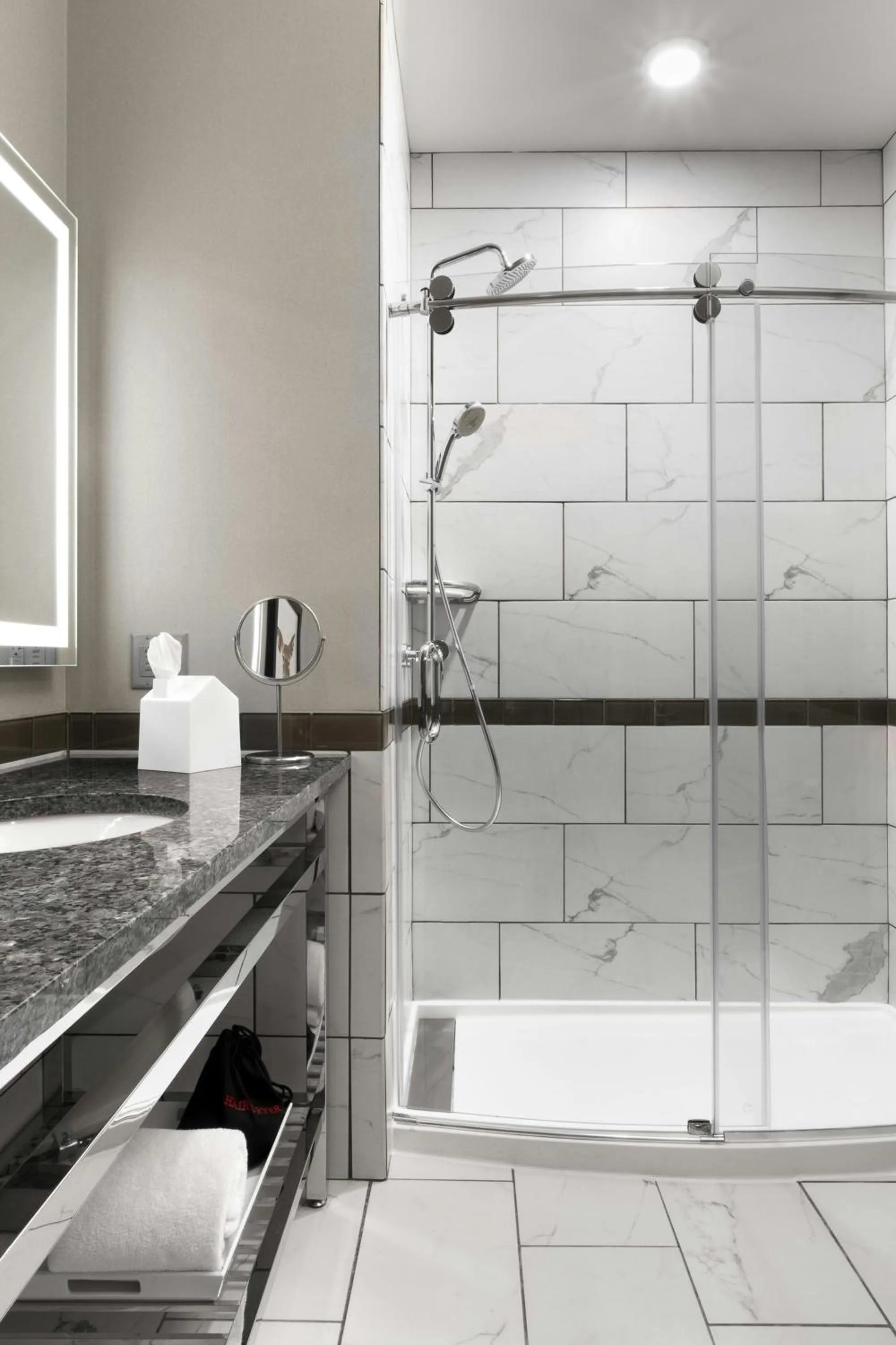 King Guest Room in The Current Iowa, Autograph Collection