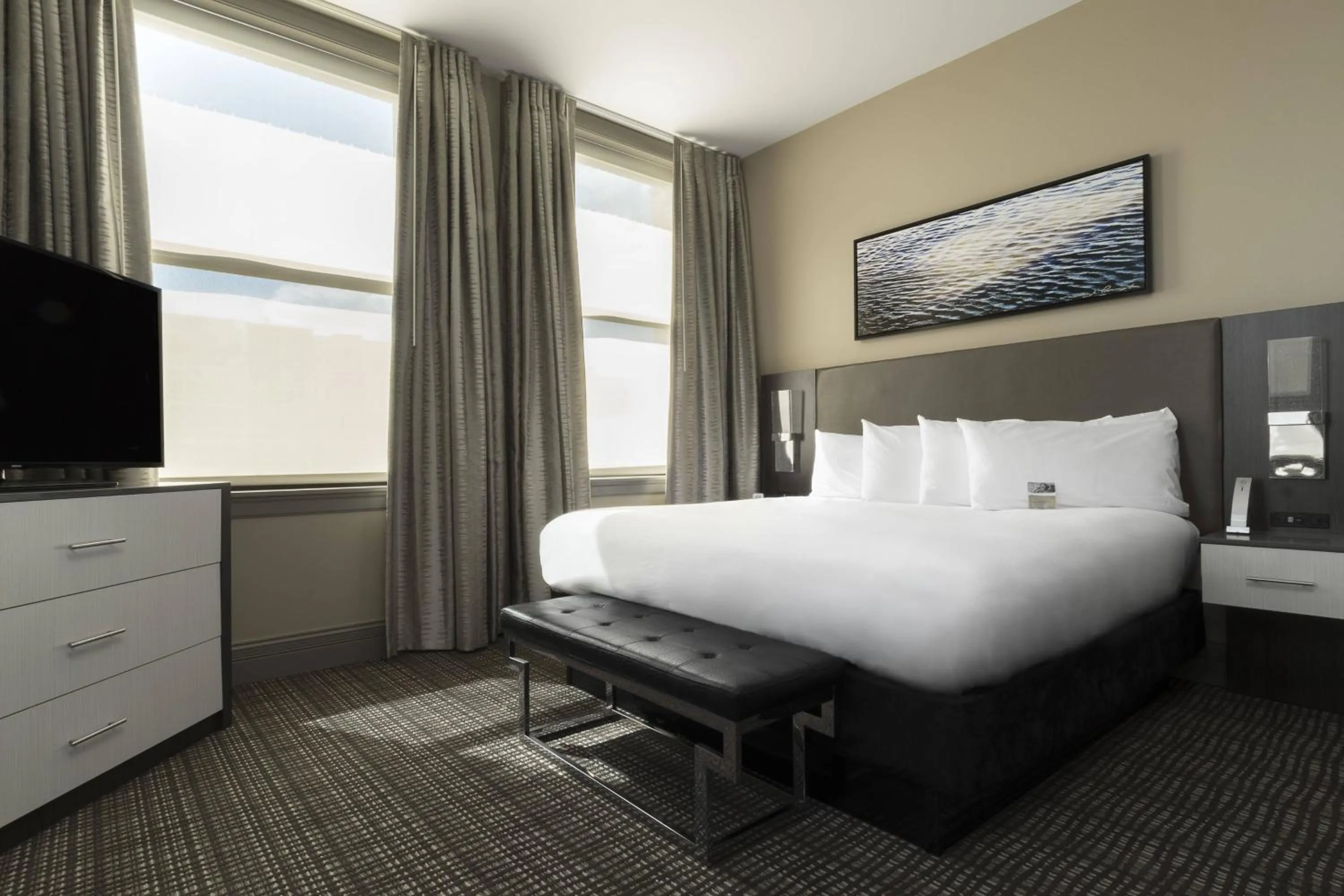 Junior King Suite with Sofa Bed in The Current Iowa, Autograph Collection