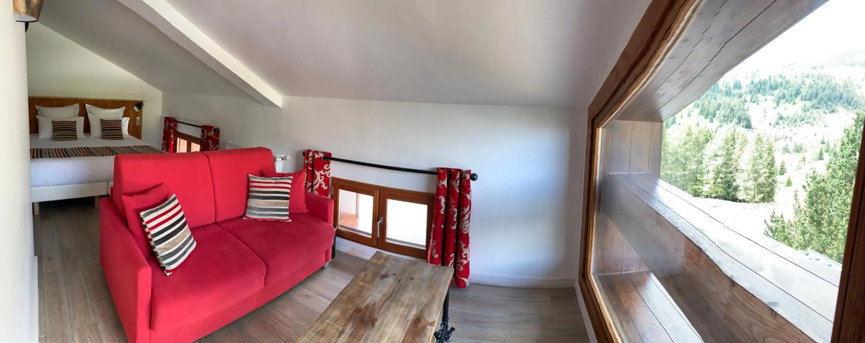 Deluxe Double Room in Auberge Quintessence