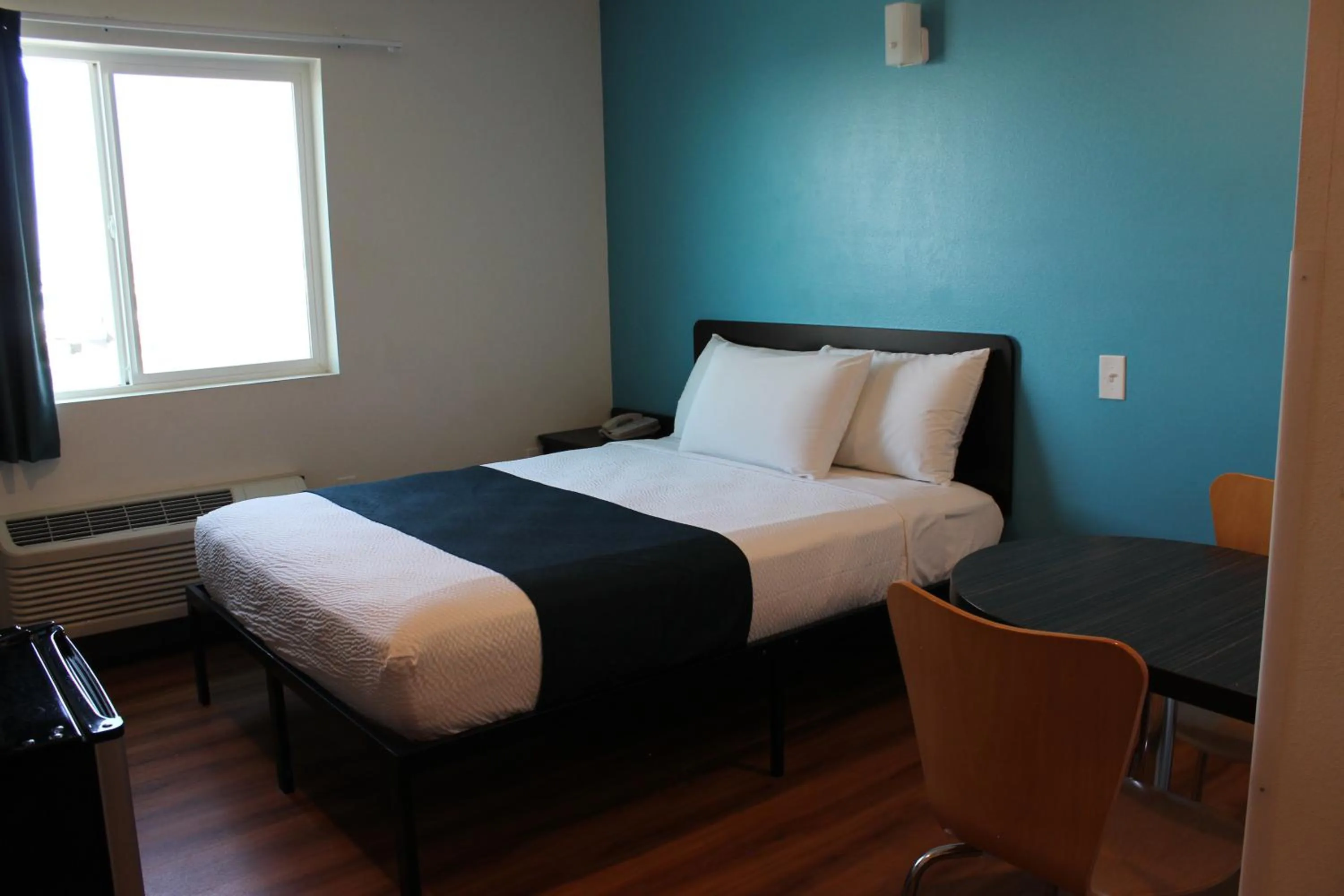 Queen Room - Non-Smoking in Motel 6 Rexburg, ID