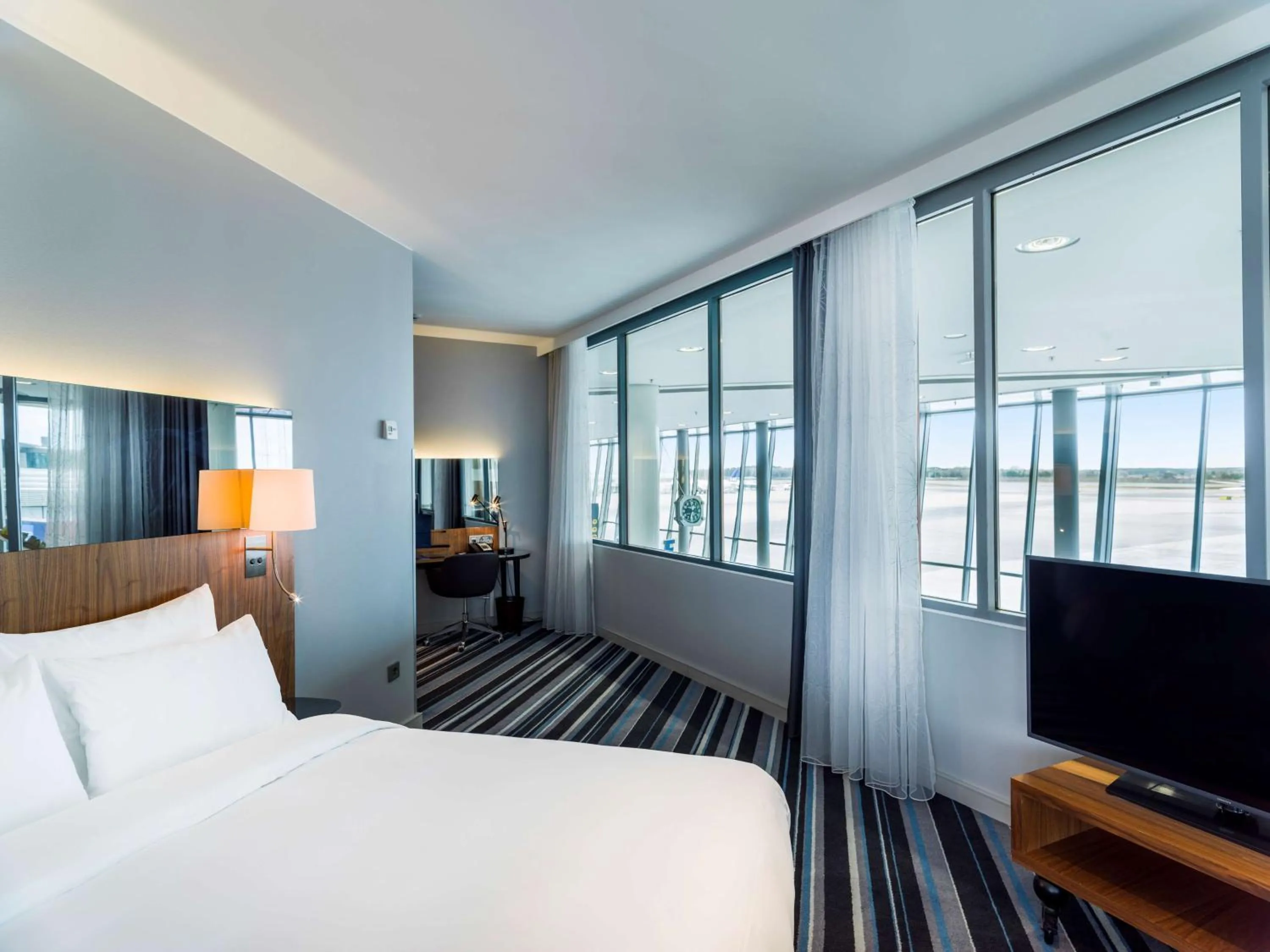 Junior Suite with Runway View in Radisson Blu Airport Terminal Hotel