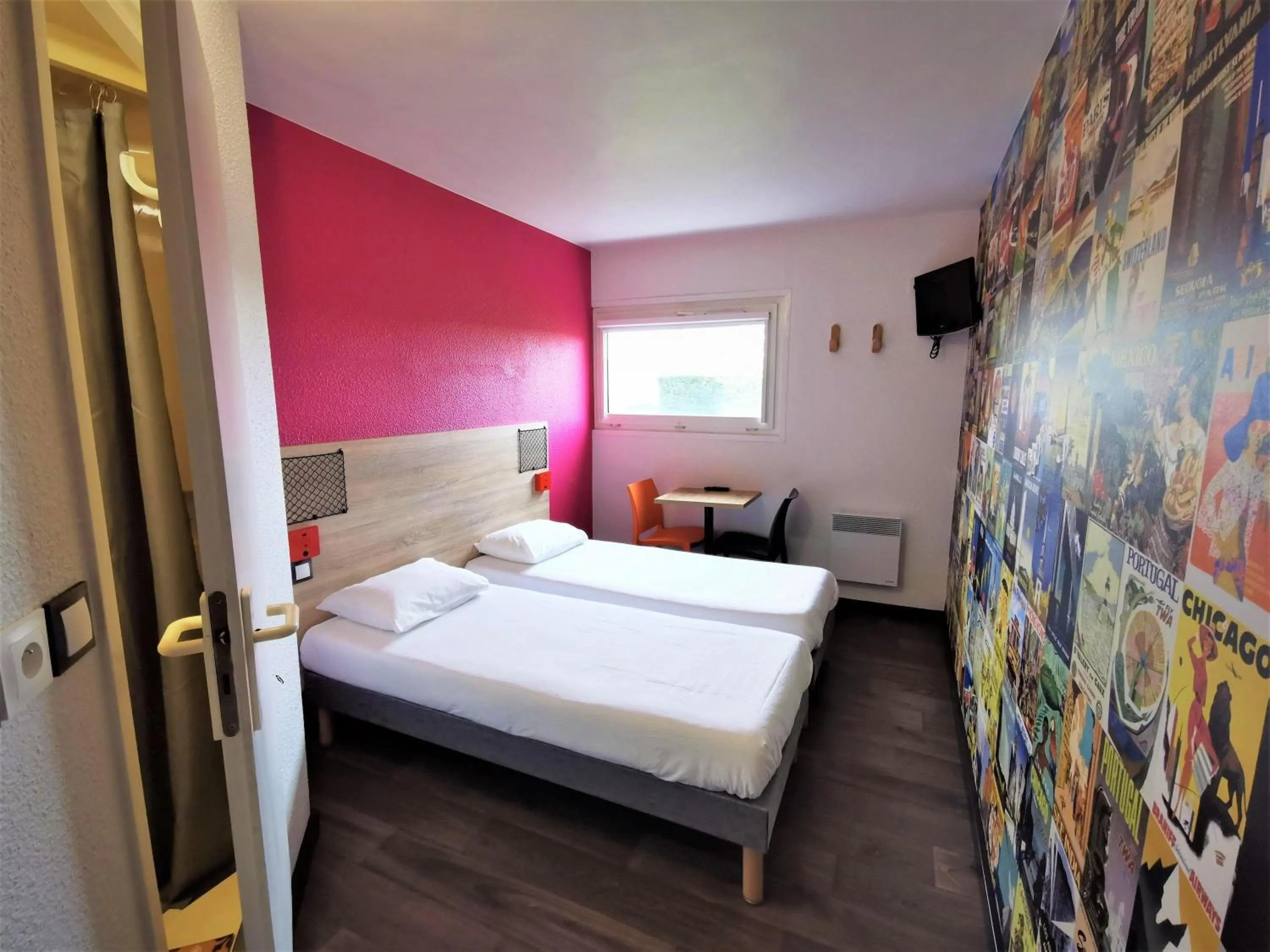 Cabrio Double Room with Bathroom in HotelF1 Bourges Le Subdray