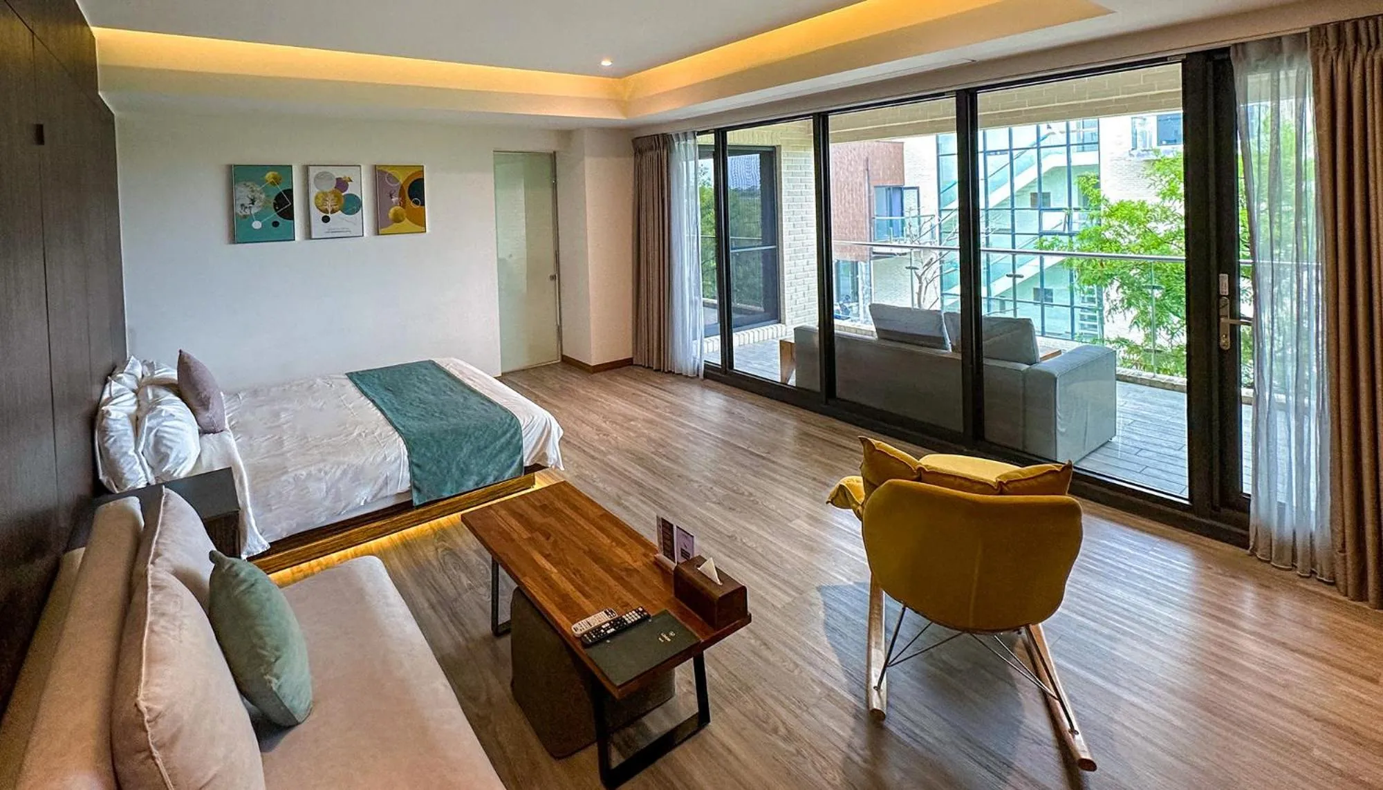 Building T - Premier Double Room in Villa LOHERB