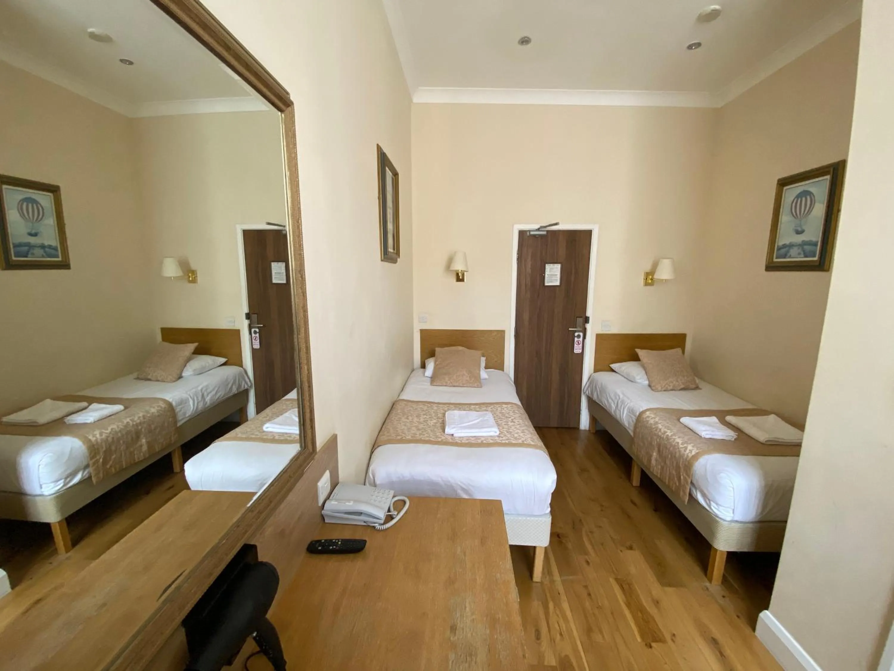 Twin Room in Belvedere Hotel