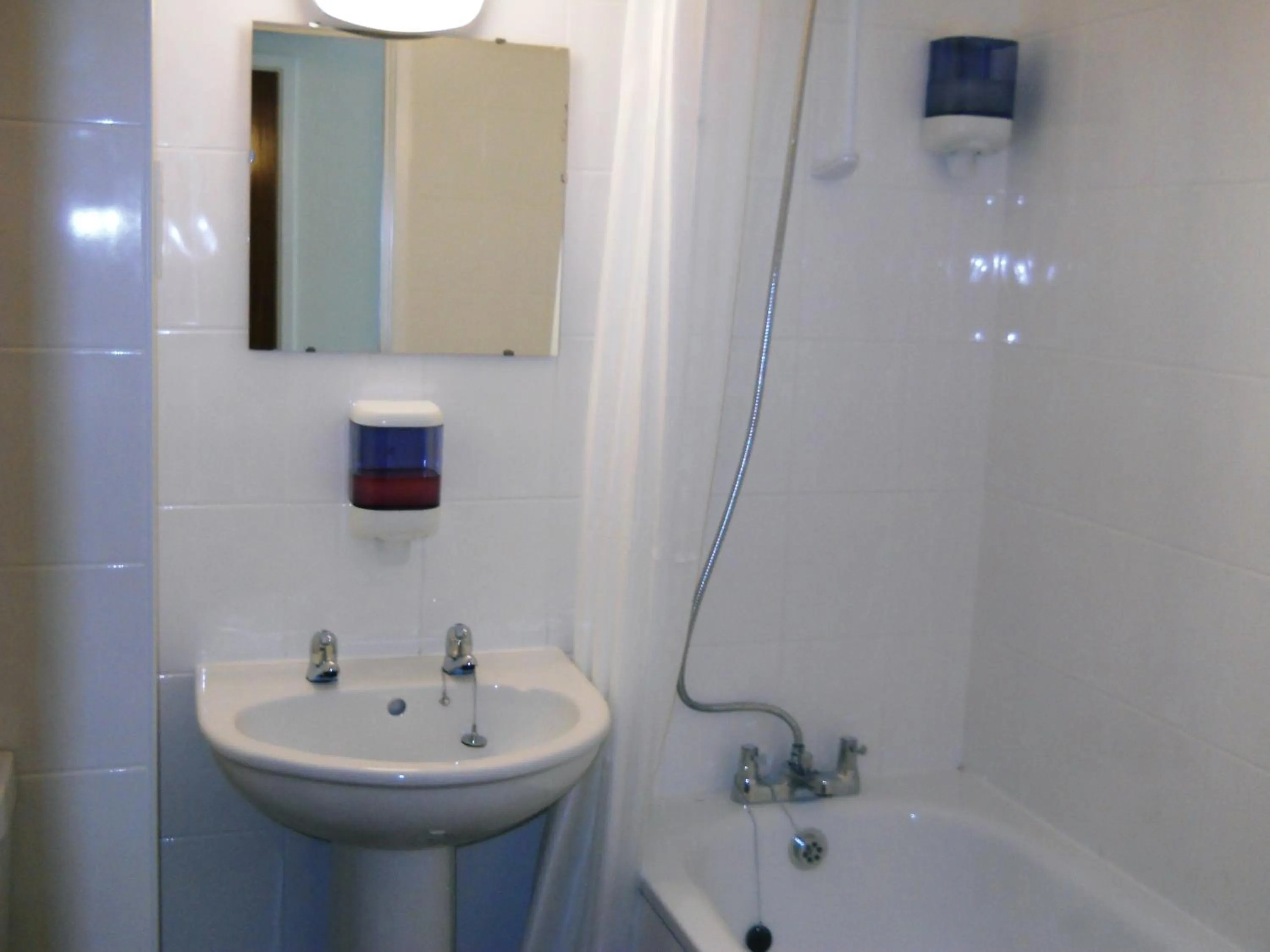 Twin Room in The Oakland Hotel