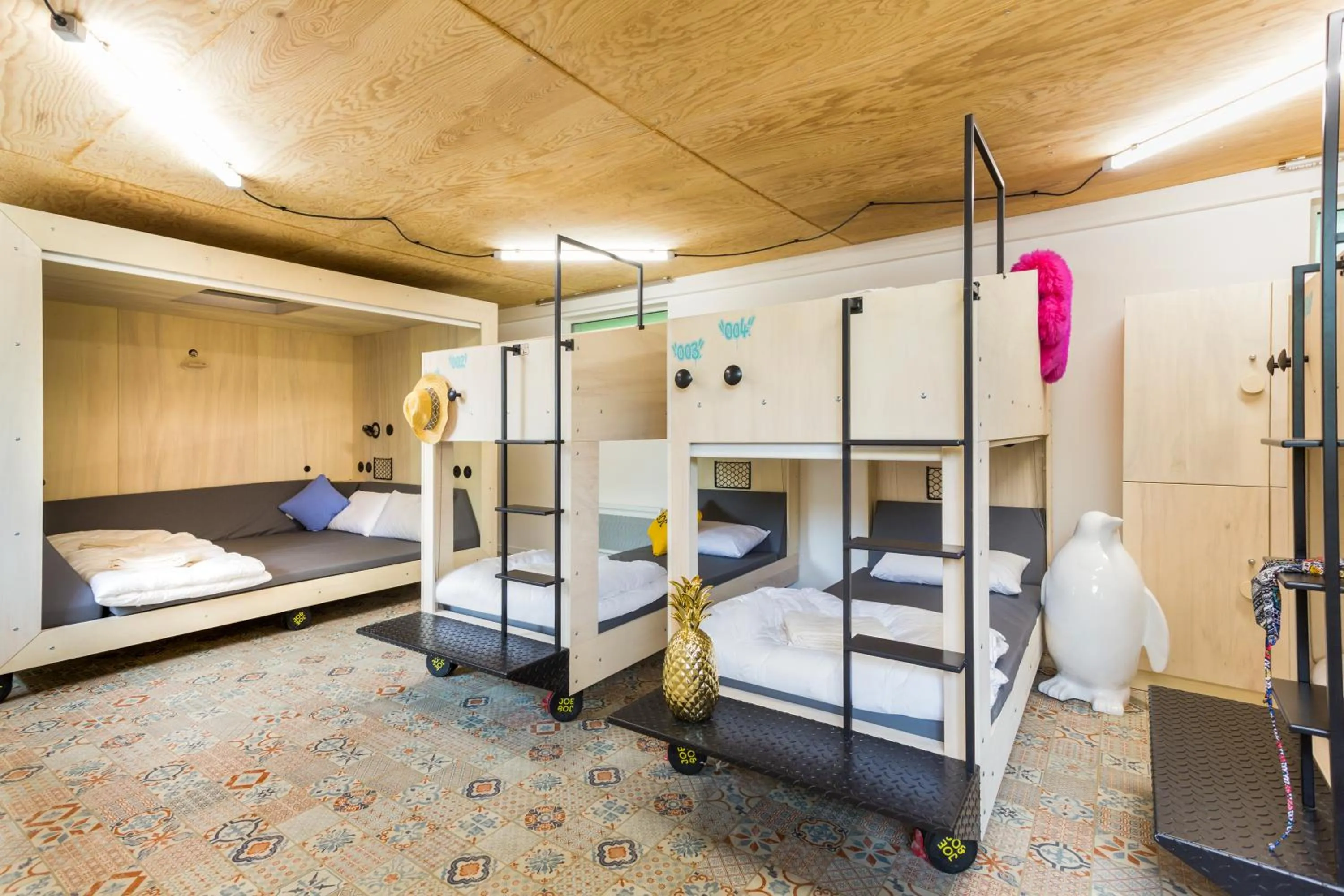 Private Bedroom for 12 people with shared bathroom in JO&JOE Hossegor