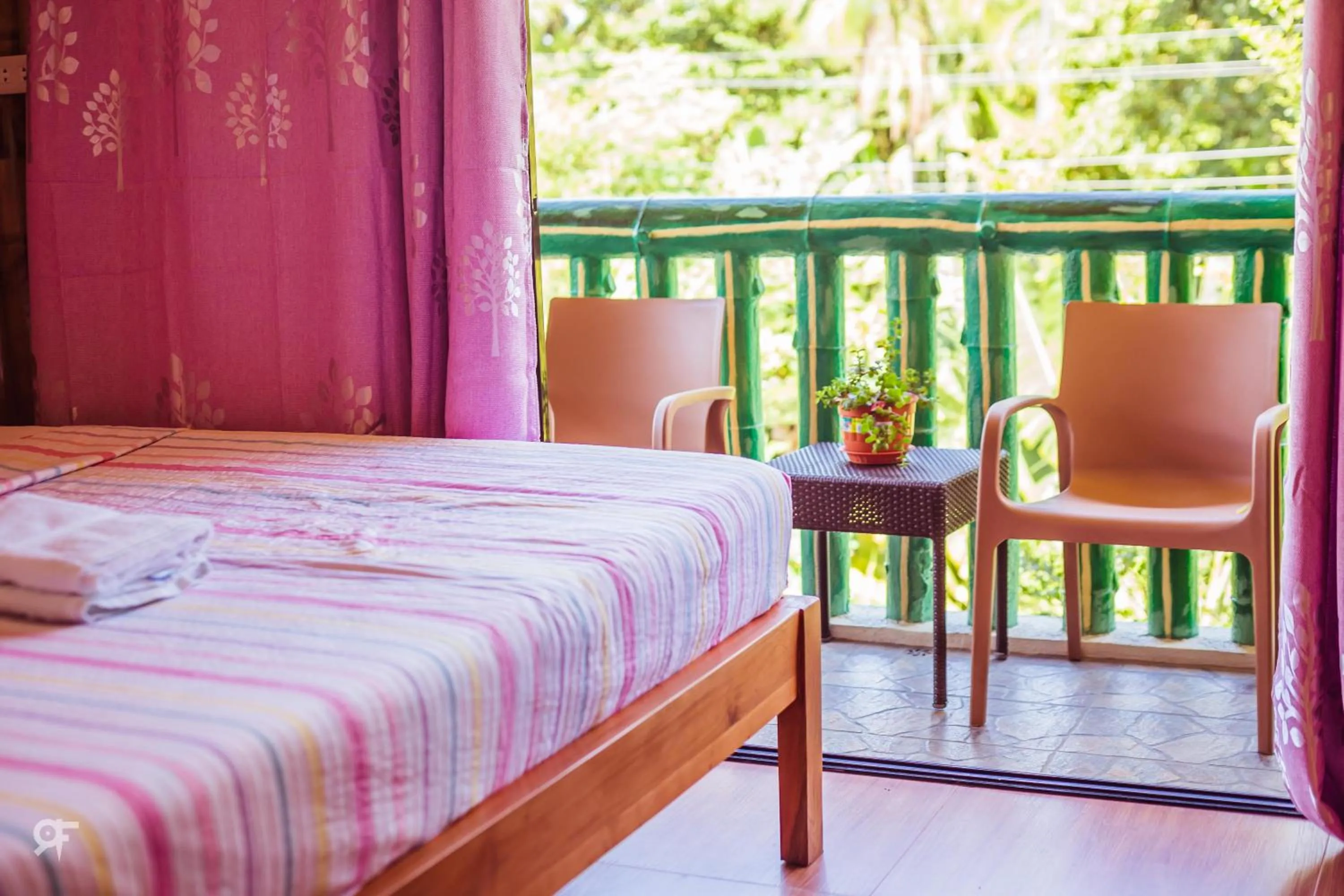 Deluxe Double Room with Balcony in Ceazar's Place