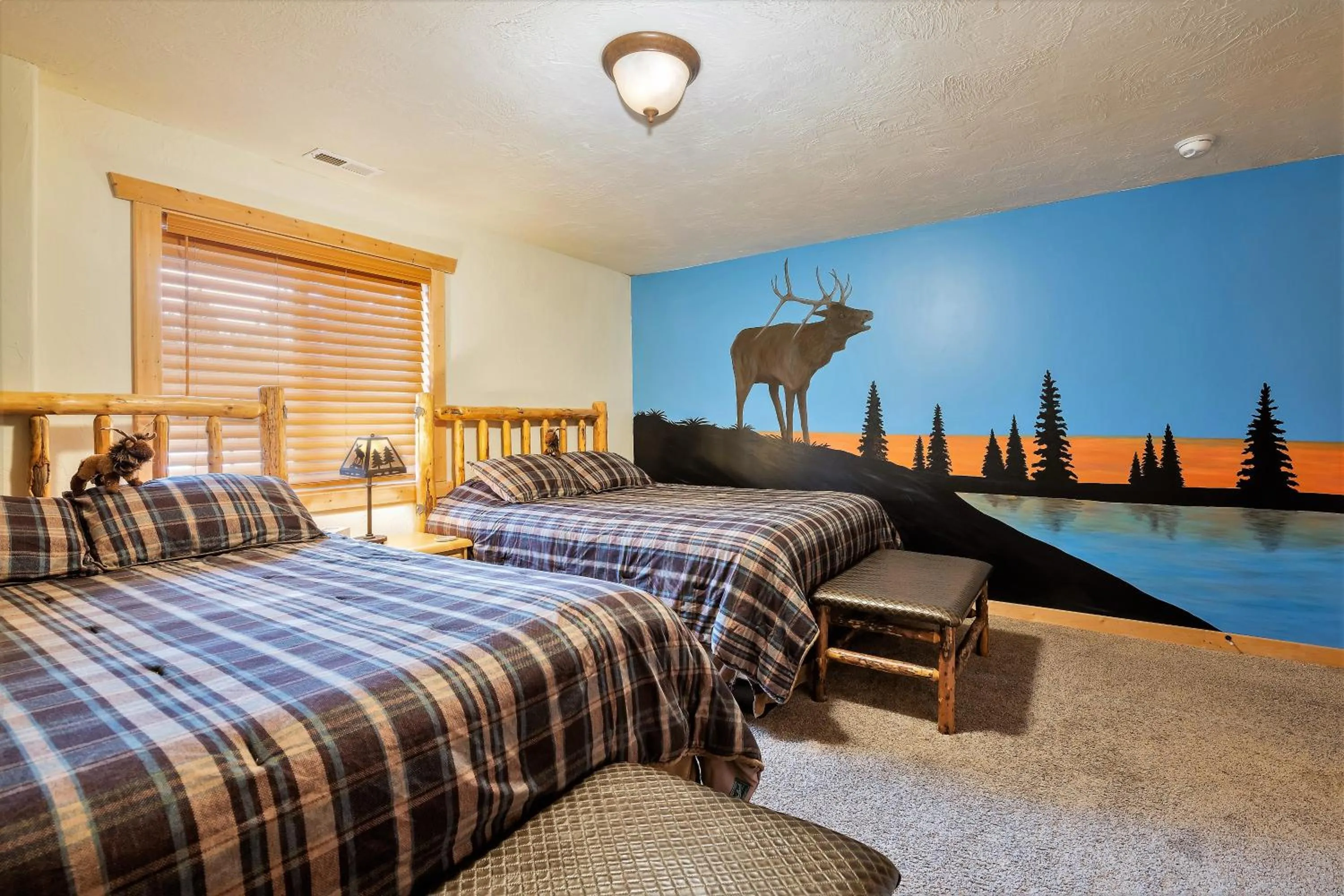Standard Queen Room with Two Queen Beds and Shared Bathroom in The Hideaway Lodge