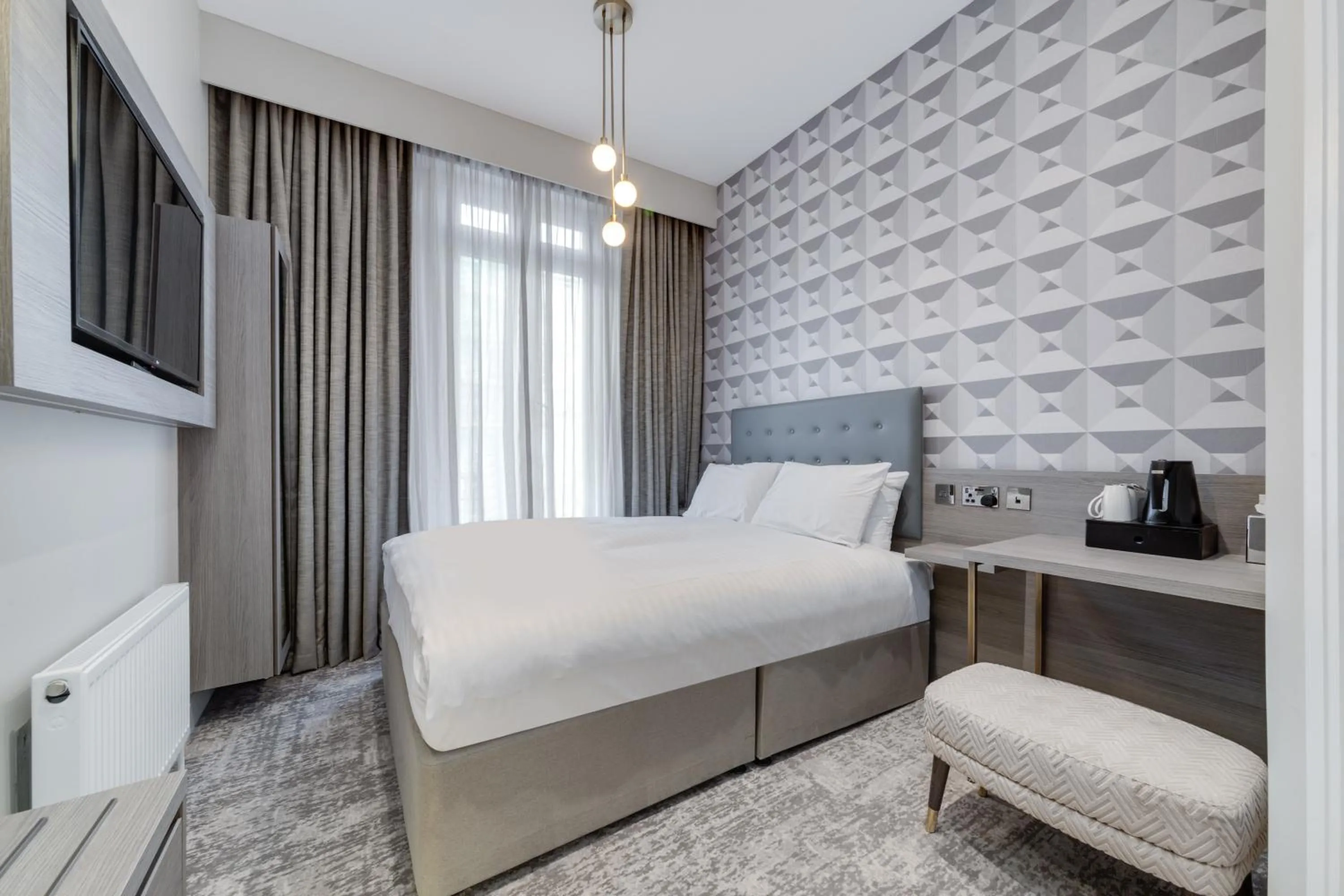 Superior Double Room in Mornington Victor Hotel London Belgravia